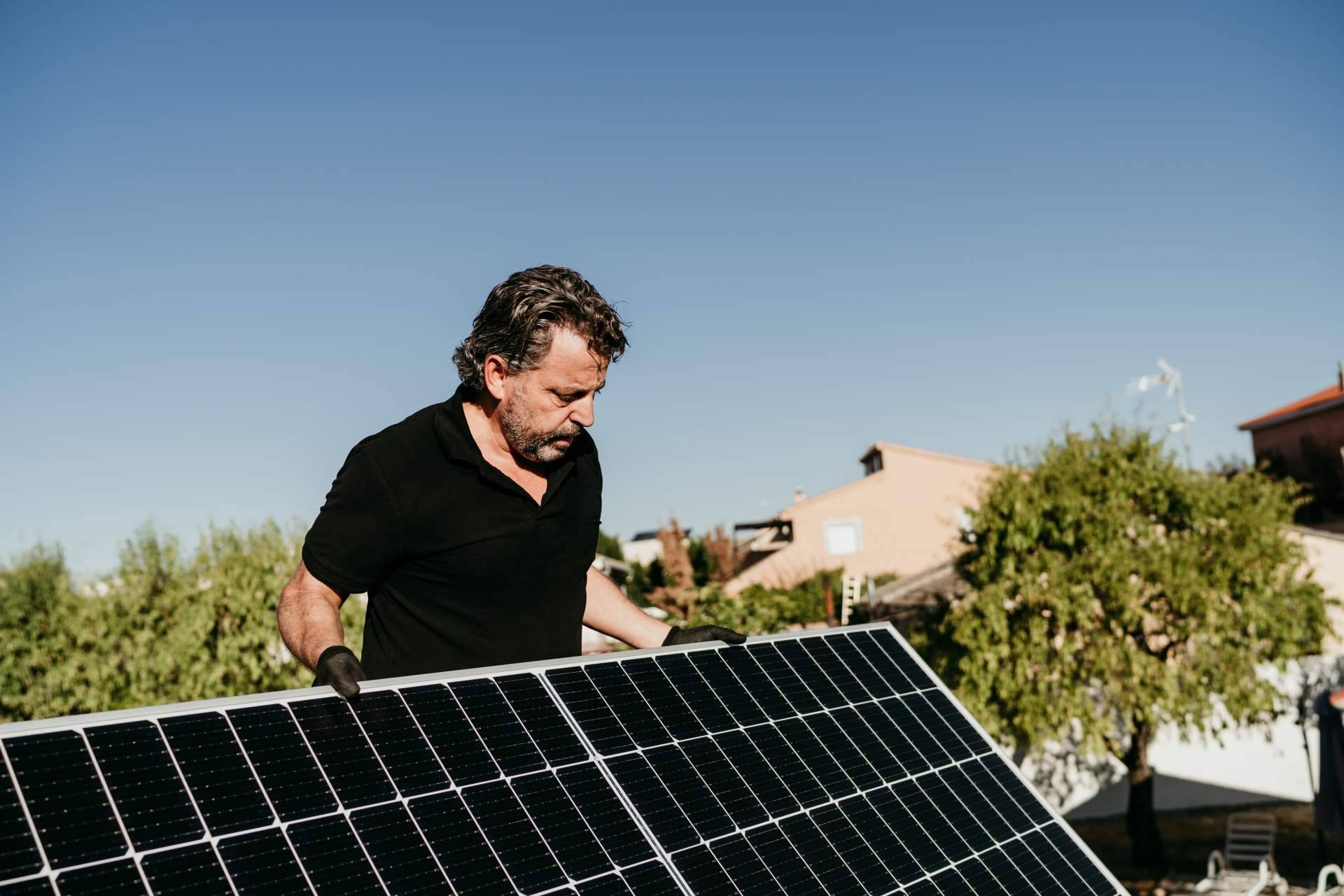 Instalaciones de autoconsumo fotovoltaico para industrias con Solomnia