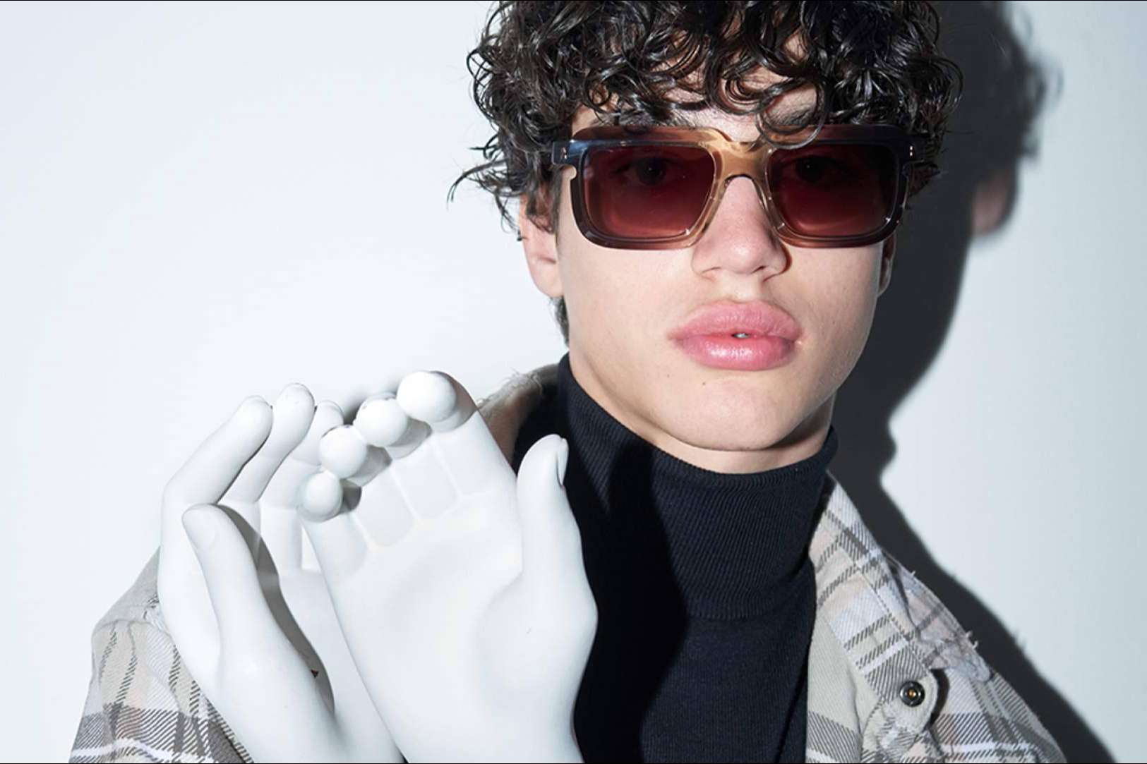 ¿Vestir piezas de diseño 'atemporal' y estar 'a la moda' es posible? La marca PORTRAIT asegura que sí