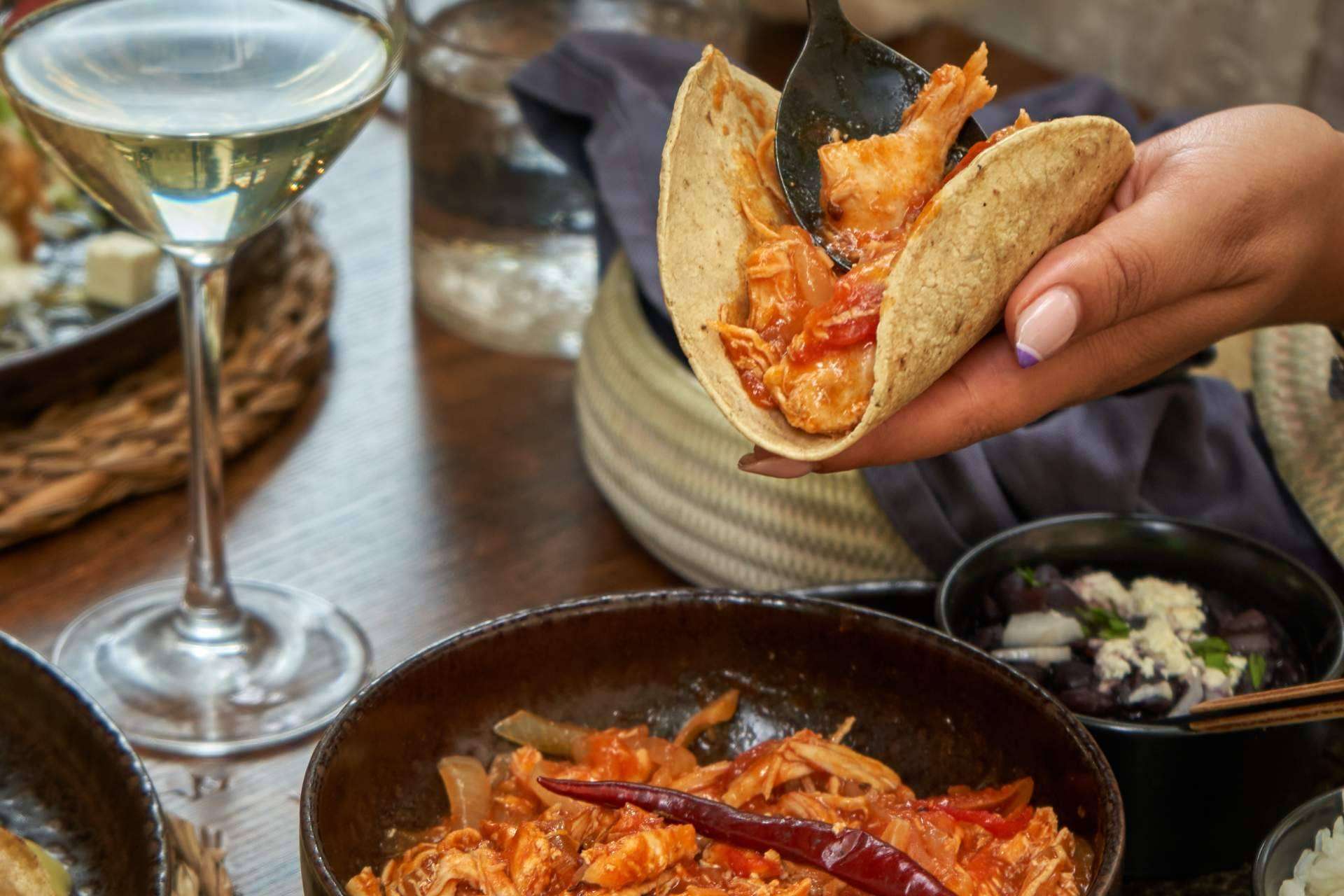 Maíz Maya proprociona una gran variedad de packs de carnes y tortillas de maíz para comer al momento