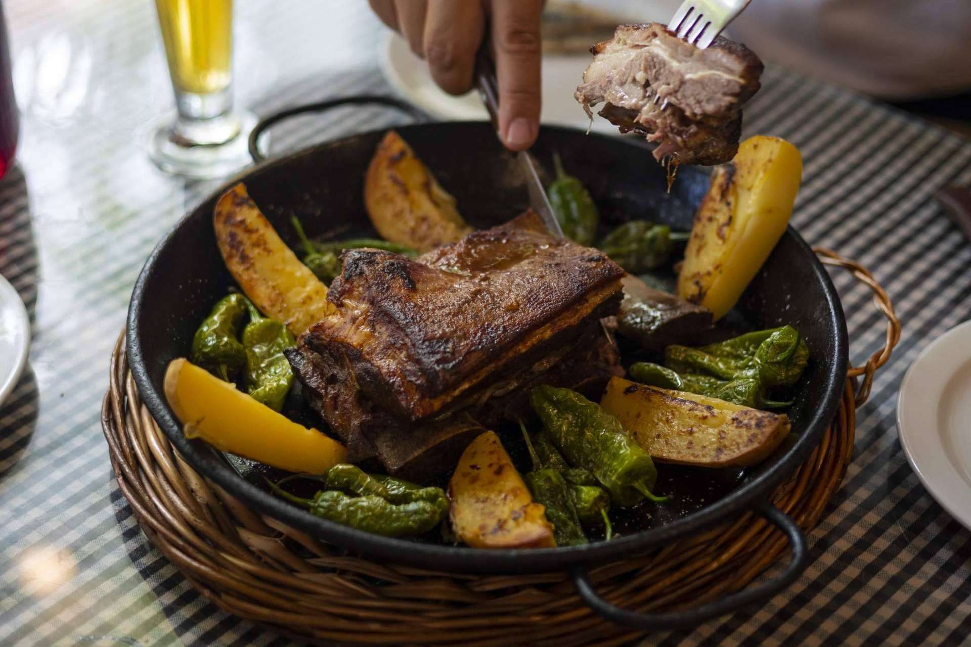 La especialidad de Pasa Tapas, comida a la brasa
