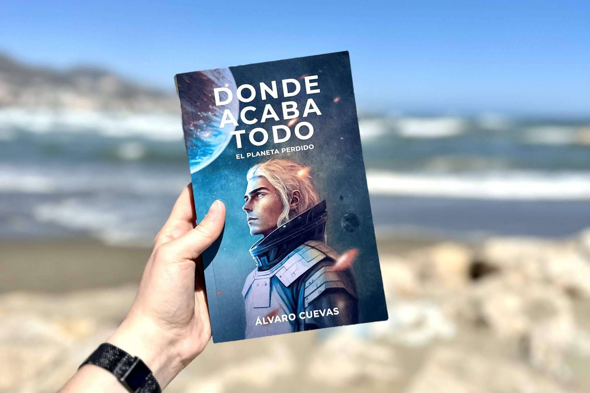 'Donde acaba todo, el planeta perdido'; la novela de Álvaro Cuevas que se ha convertido en un éxito literario