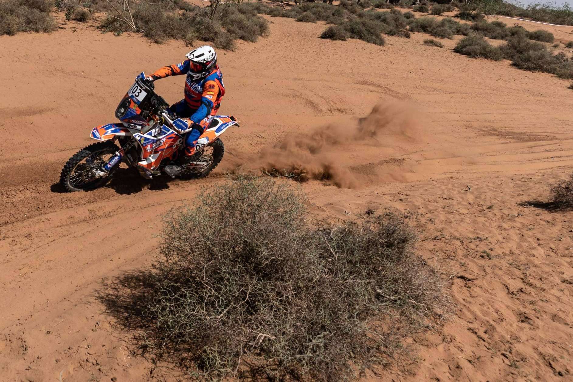 La tienda especializada en equipamiento personalizado de motocross y enduro, ADHESIVOSEMBARRADOS