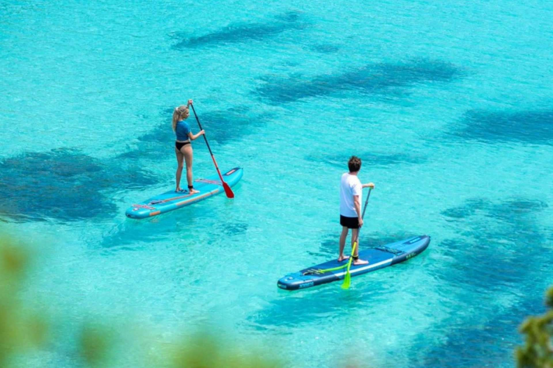 Nauticmar ayuda a sacar el máximo partido a la costa alicantina con el alquiler de tablas de paddle surf y kayaks