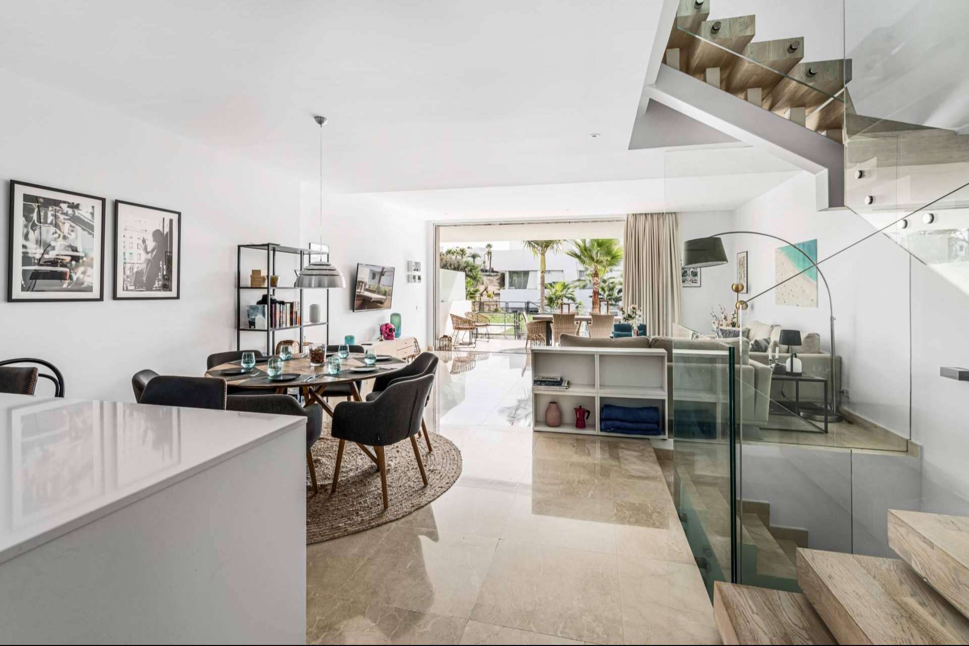 Descubrir las propiedades de lujo en Marbella con el servicio personalizado de Zeuthen & Company