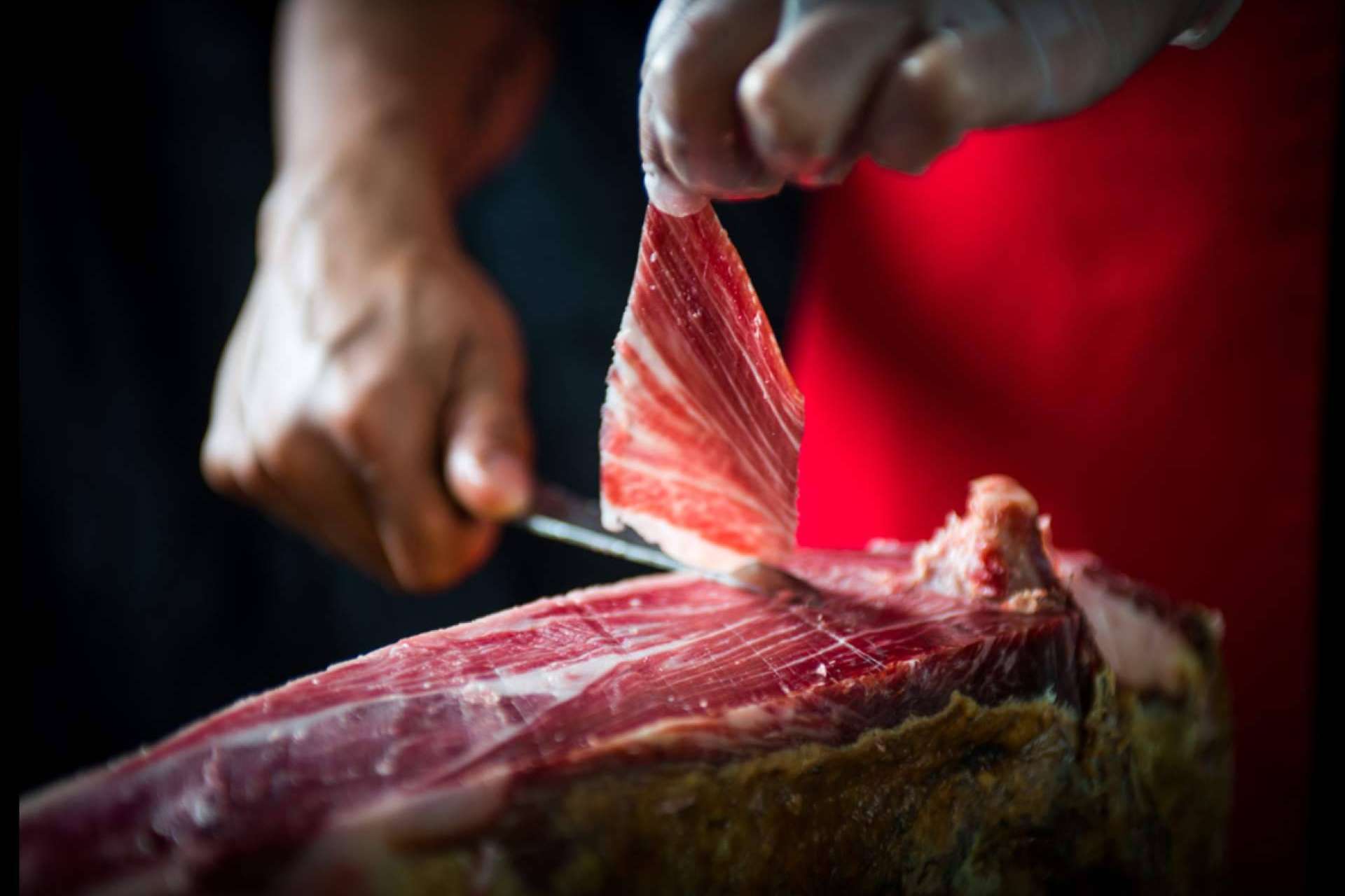 ¿Cómo se corta un jamón ibérico?, los consejos de Enrique Tomás paso a paso