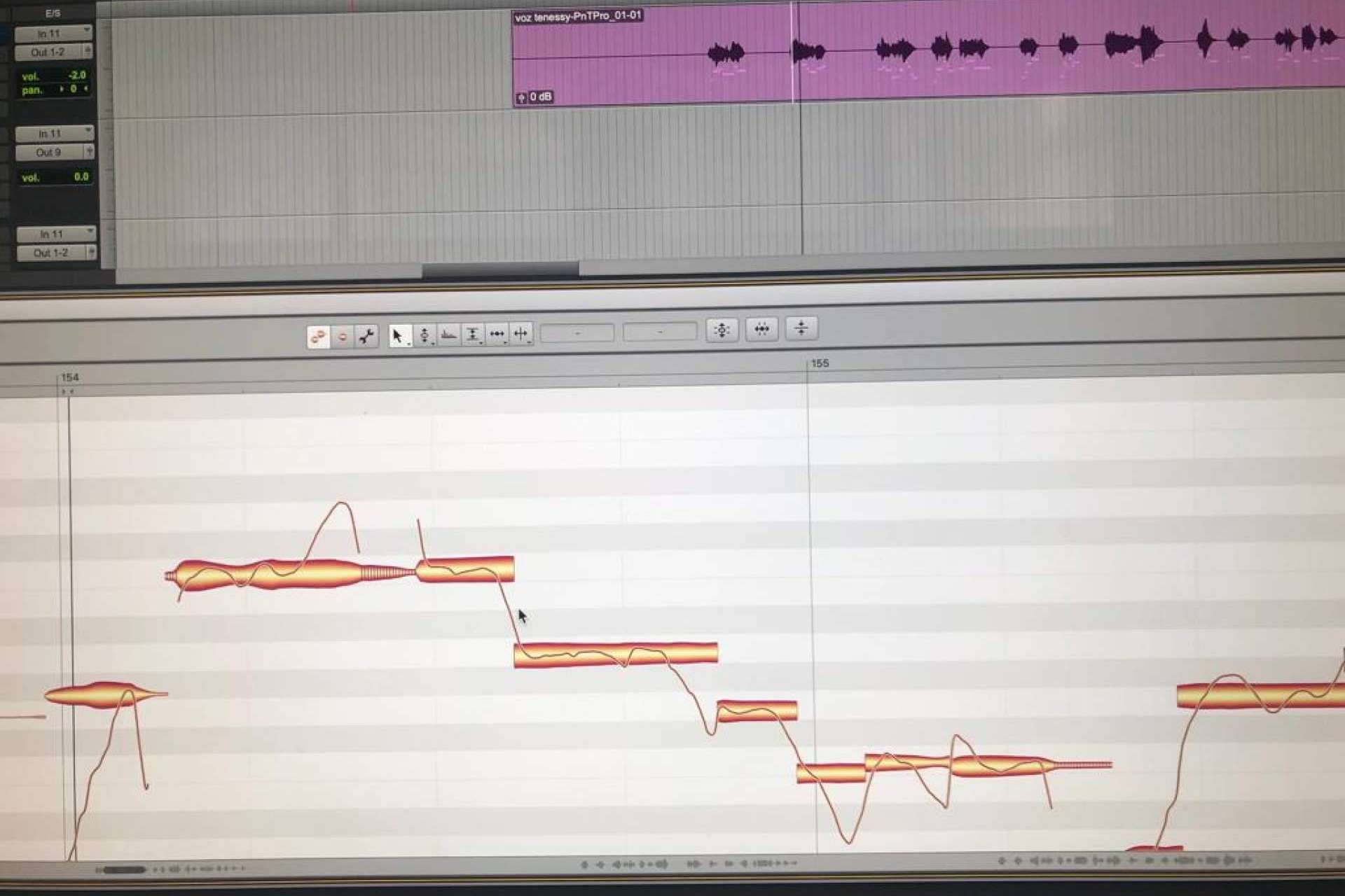 Tratamiento y afinación de voces para los aficionados a cantar en el estudio de grabación KMC
