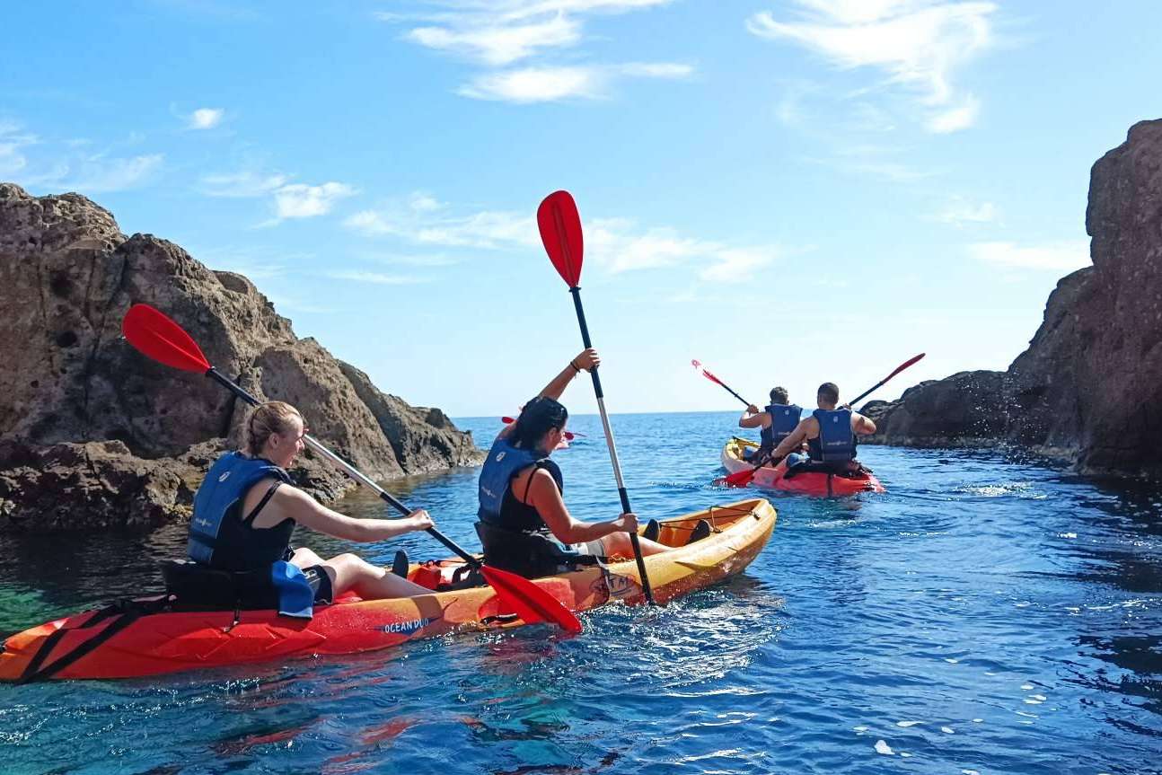 KayakSur se posiciona como uno de los líderes en rutas en kayak y snorkel en Cabo de Gata