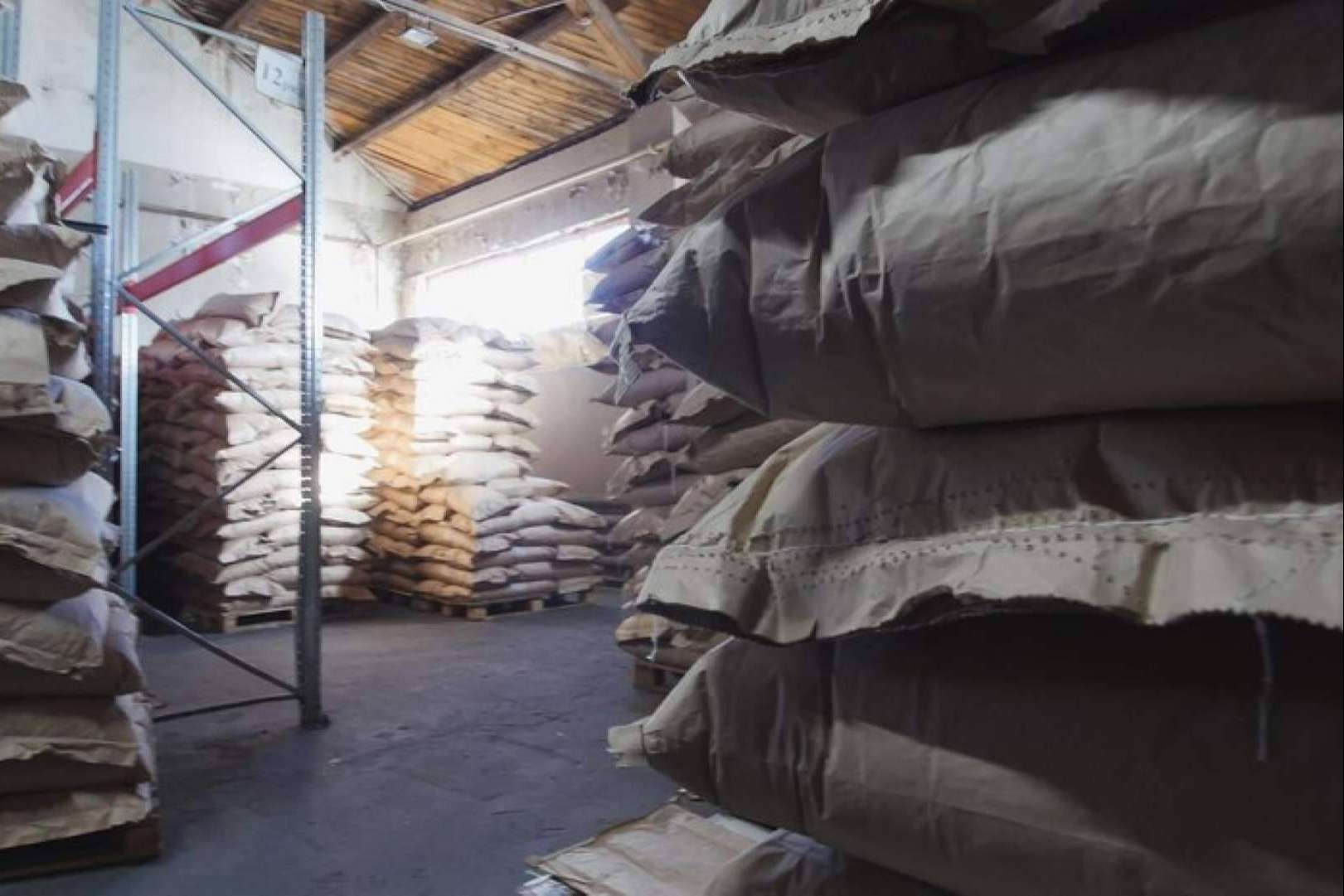 ¿Cuáles son las ventajas de utilizar sacos de rafia en agricultura y ganadería?