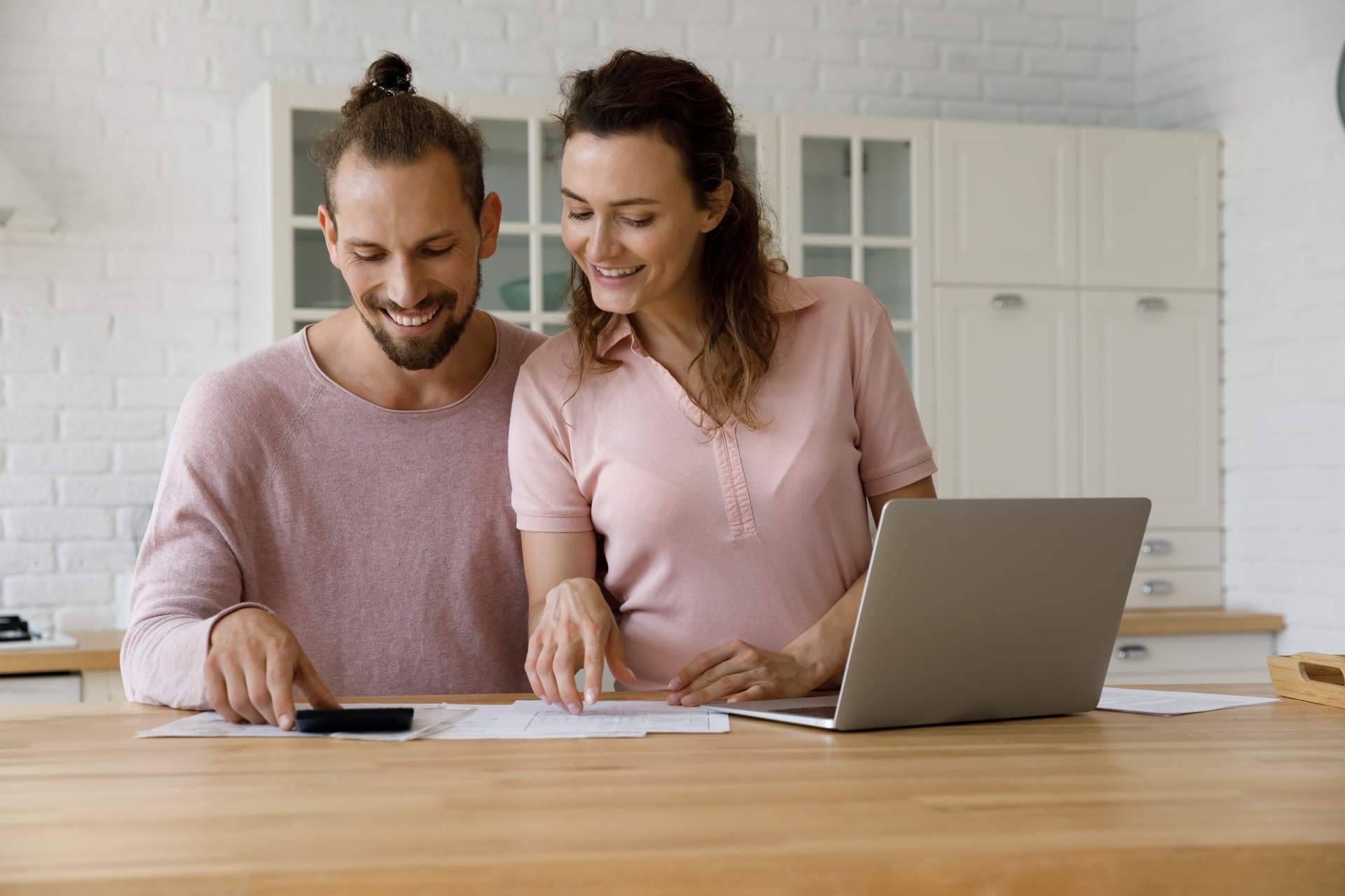 Se puede ahorrar en las facturas de luz, gas e internet gracias a Ahorralia
