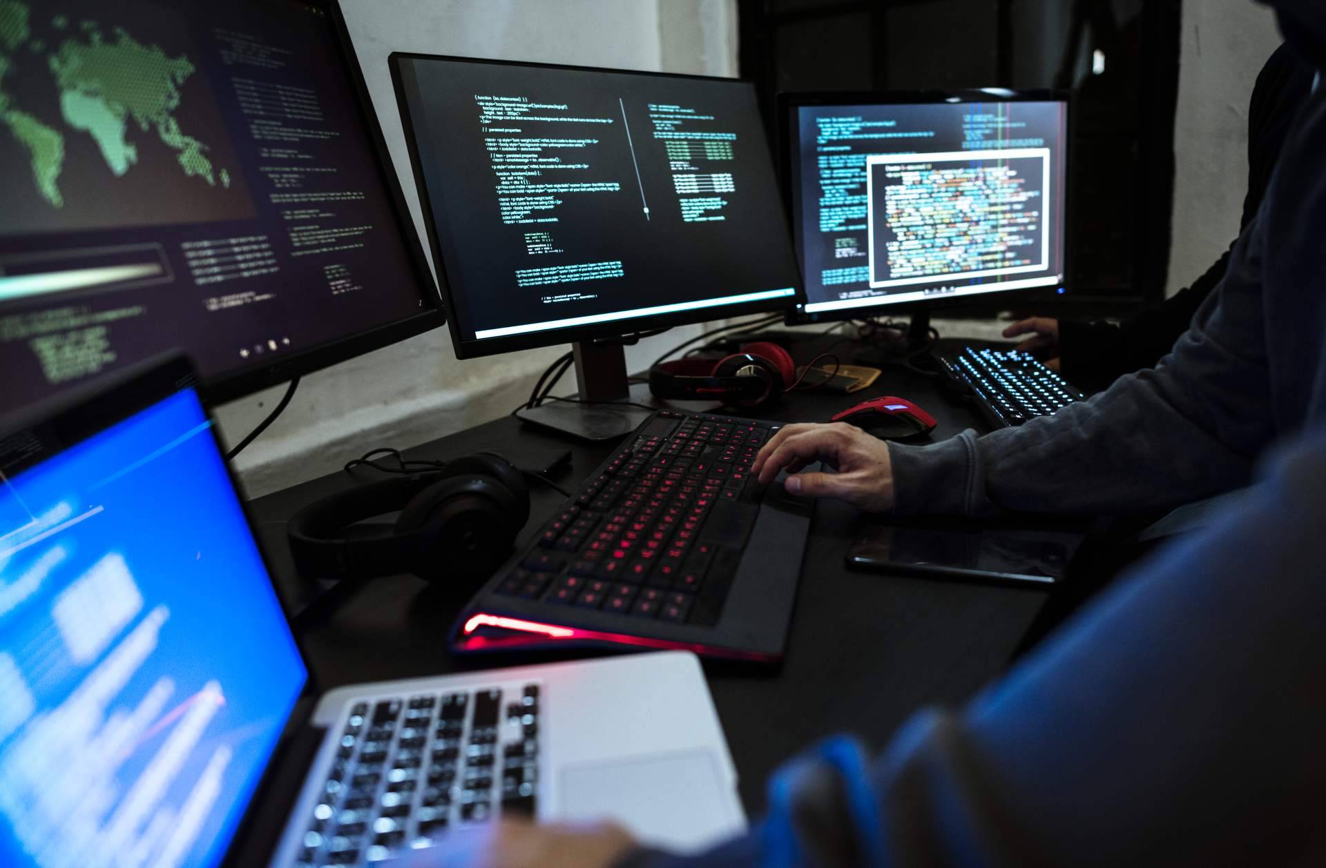 ¿Qué es la ingeniería social y cómo la pueden usar los acosadores? Por GlobátiKa Peritos Informáticos