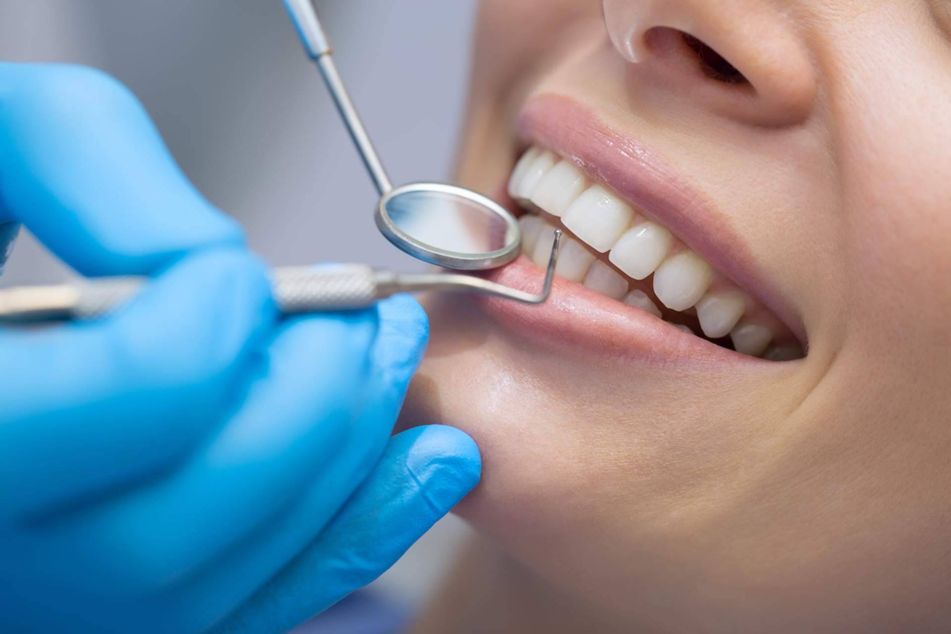 ResidentLive, clínica dental en Madrid con equipo de especialistas en periodoncia