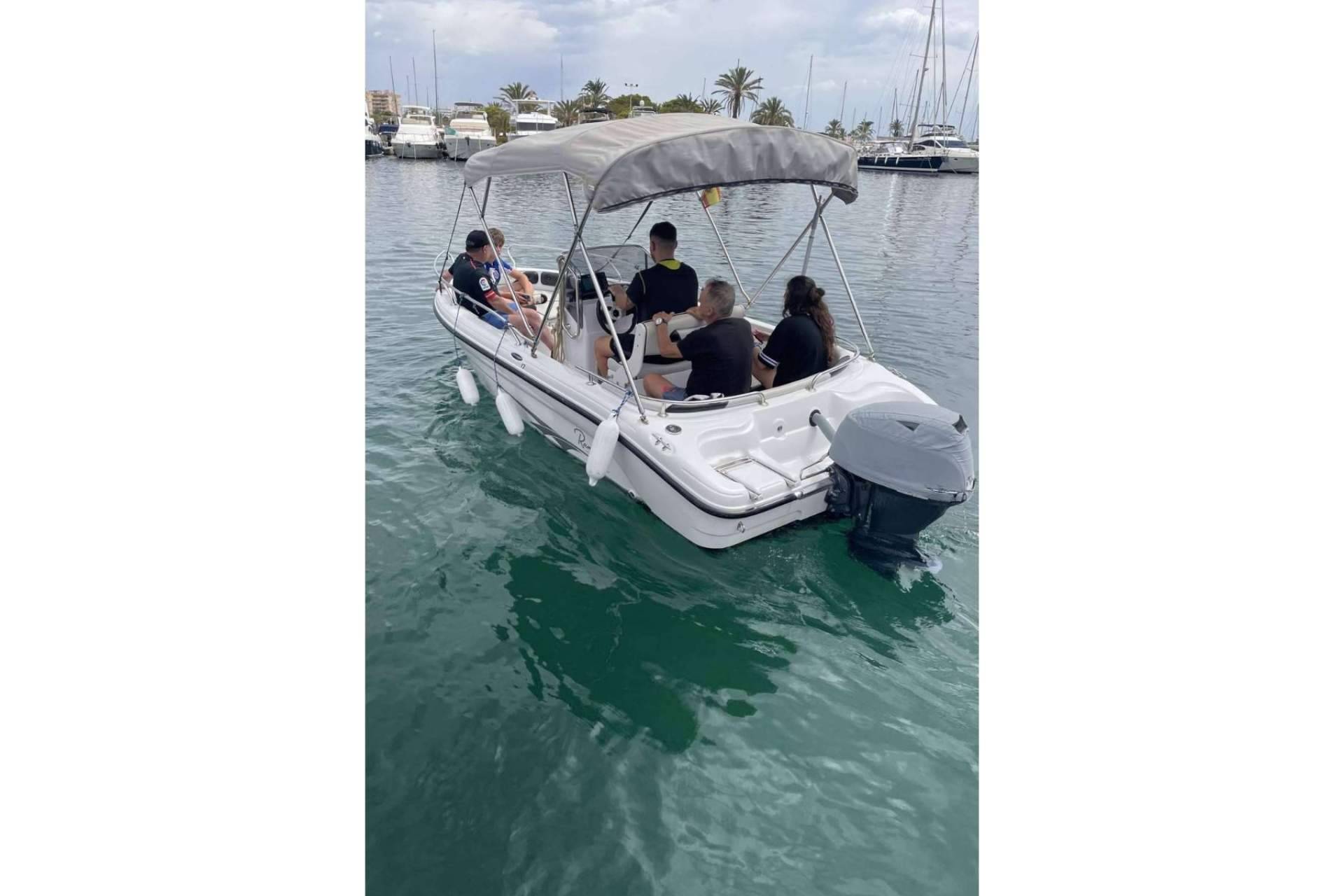 Kalima Charter disponen de alquiler barco sin licencia