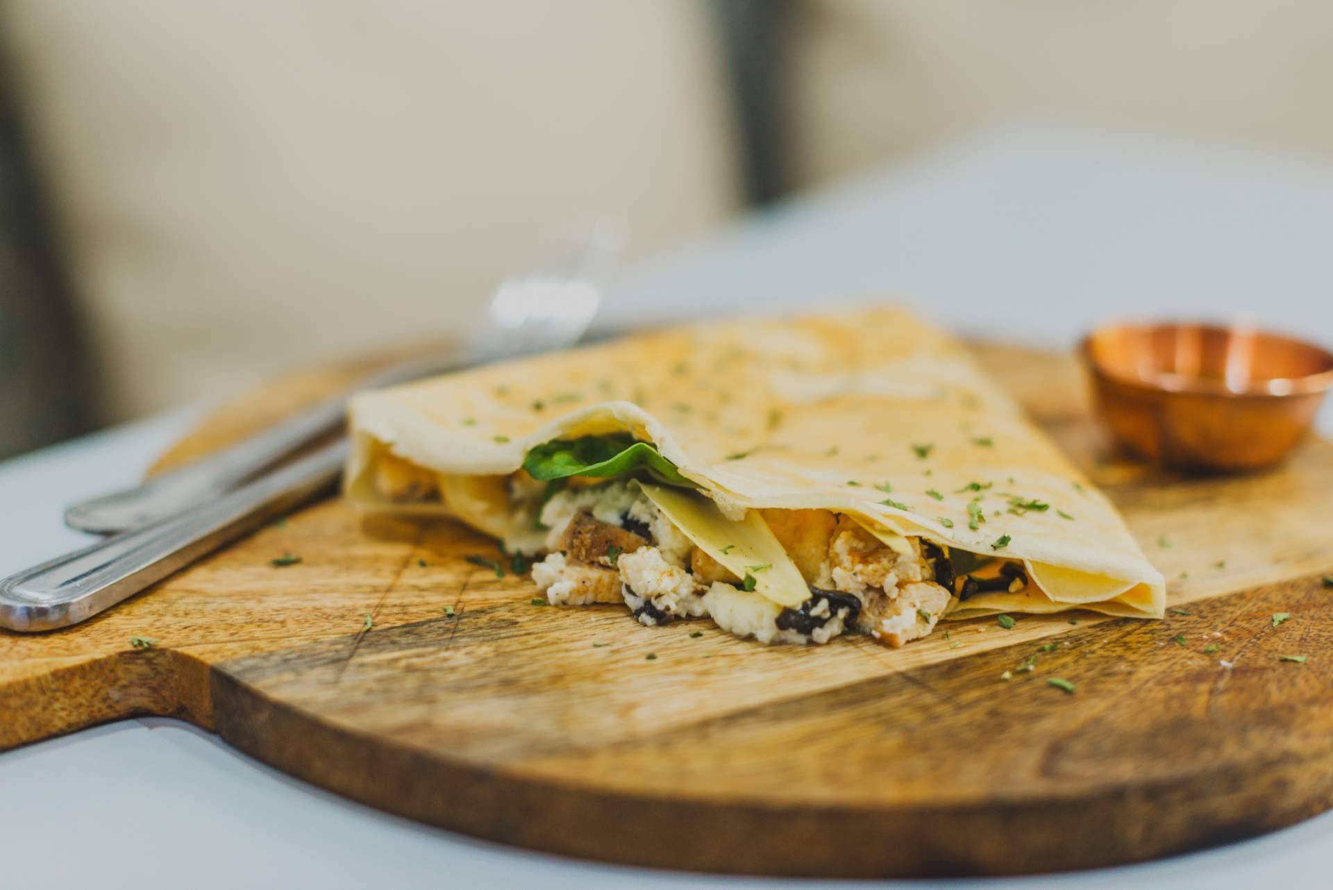 Exquisita crepe vegana ecológica sin gluten de MedSuperfoods; una delicia saludable que deleita a paladares exigentes