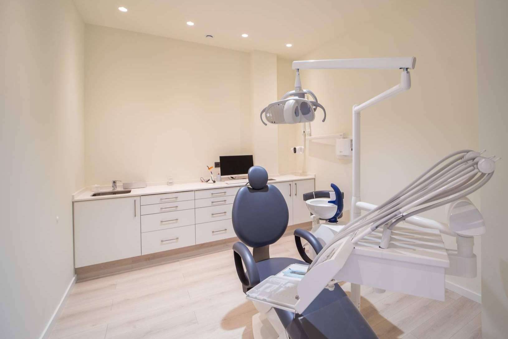 ¿Por qué es importante elegir implantes dentales de calidad?
