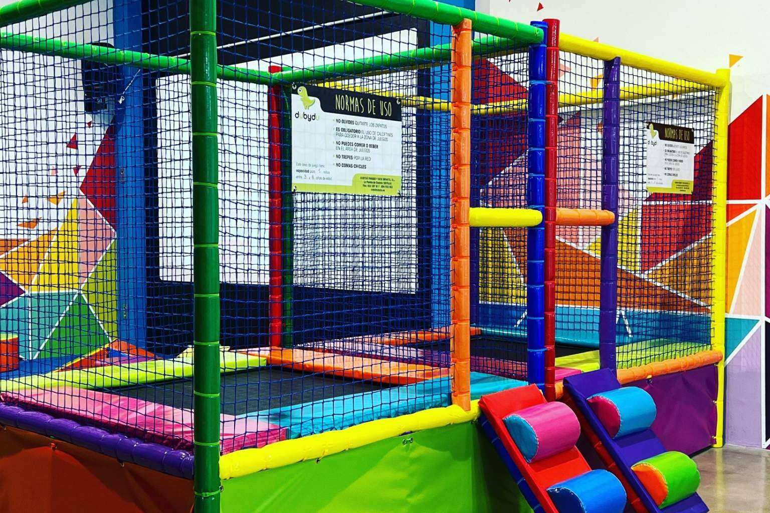 Divertirse en JumPlay - Parque de bolas para cumpleaños en Sevilla