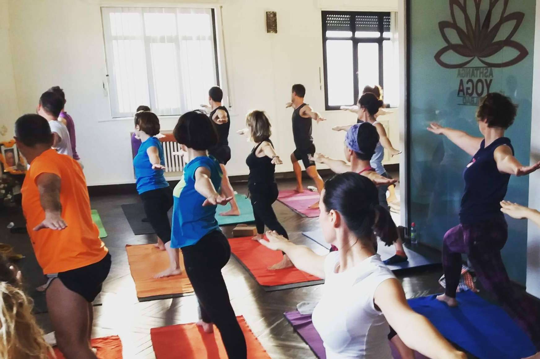 Aprender yoga en Bilbao con una escuela que impulsa la enseñanza personalizada