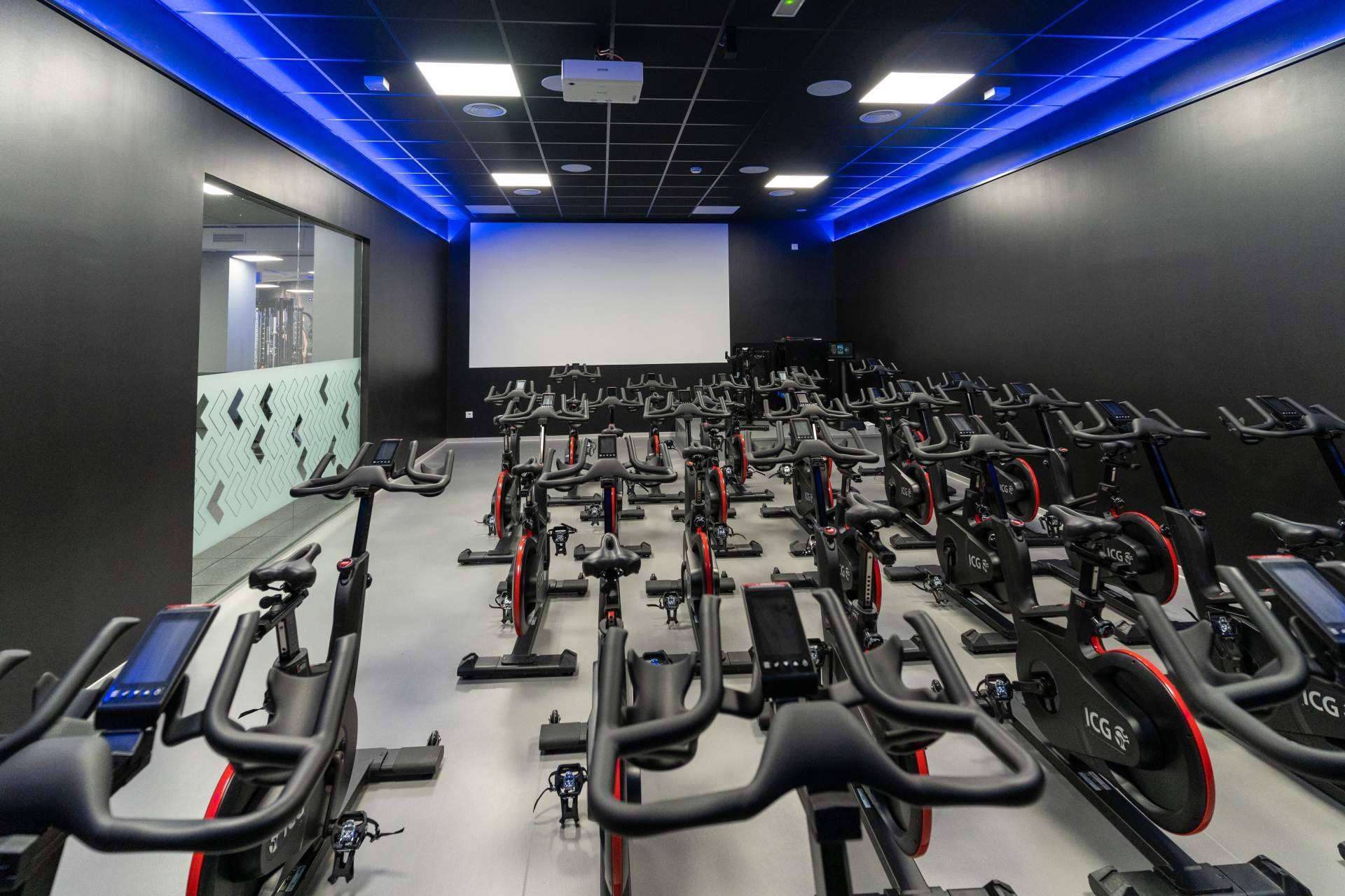 Clase de cycling virtual con VivaGym