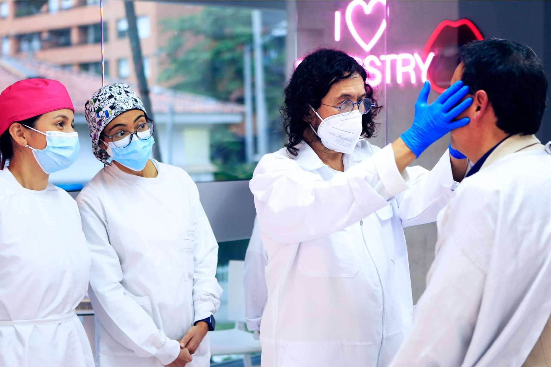 Odontología de Marlon Becerra, ortodoncia Invisalign y otras opciones