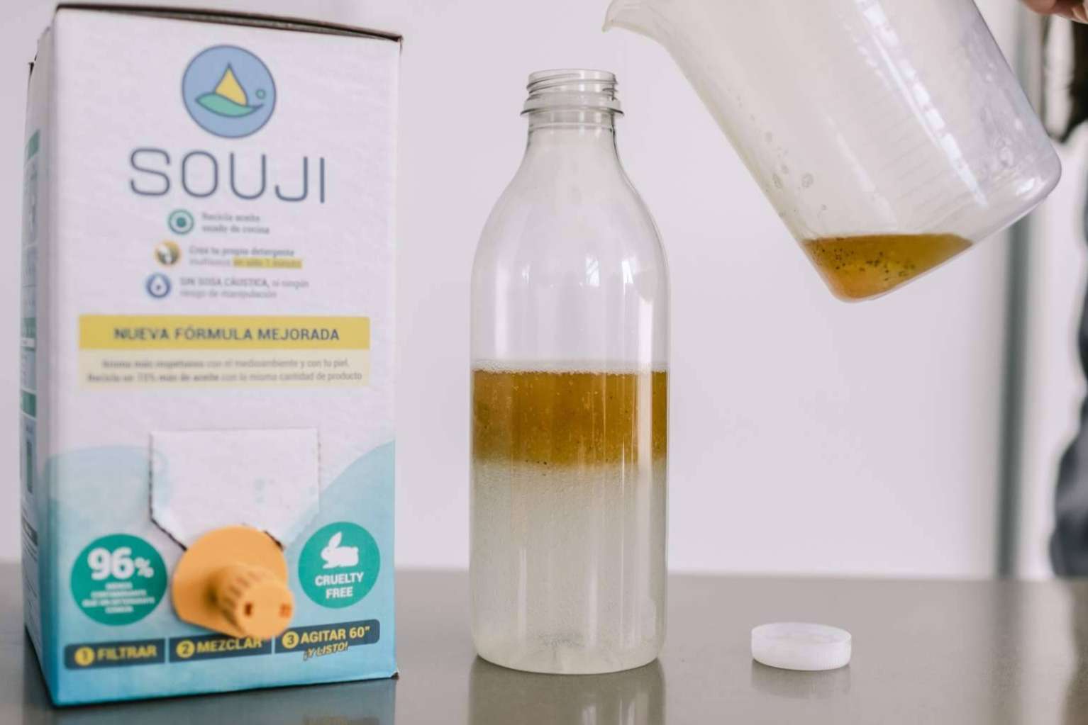 Souji, la revolución del reciclaje. El líquido ‘mágico’ que permite transformar el aceite usado en detergente, en solo 1 minuto