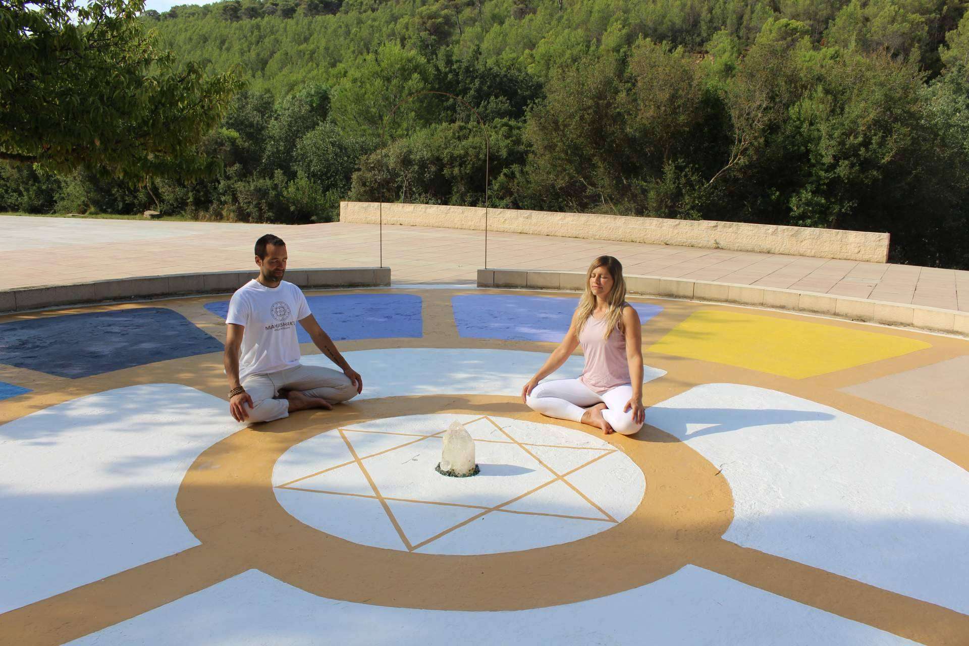 Conocer a fondo el yoga integral de la mano de los cursos para profesores de la Escuela de Yoga Integral Mahashakti