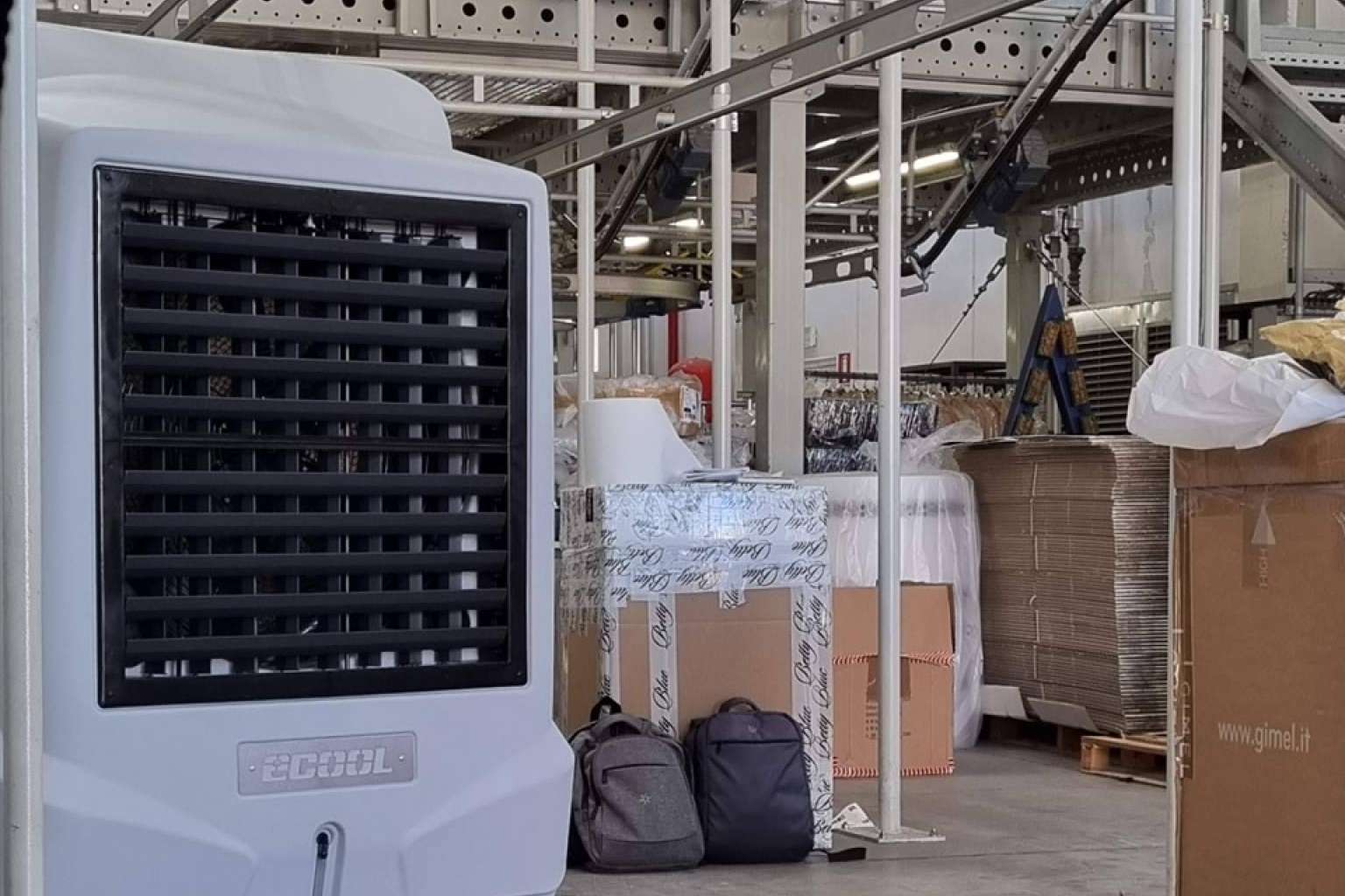 Un aire acondicionado portátil para empresas que proporciona climatización agradable e instantánea, en Esencial Cool