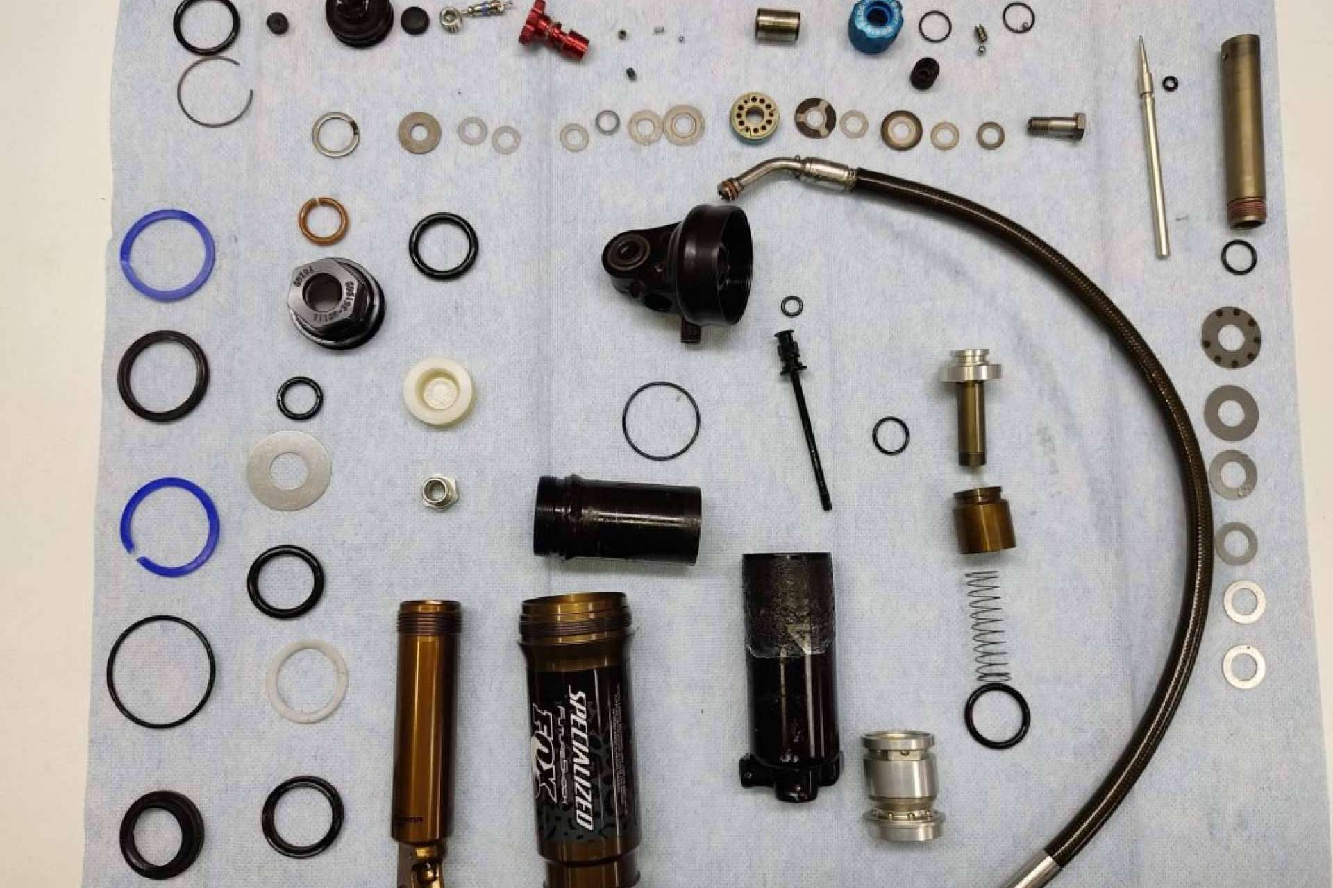 Un ejemplo de la evolución del sector ciclista experto en mantenimiento y reparación de suspensiones es Doctor Bike