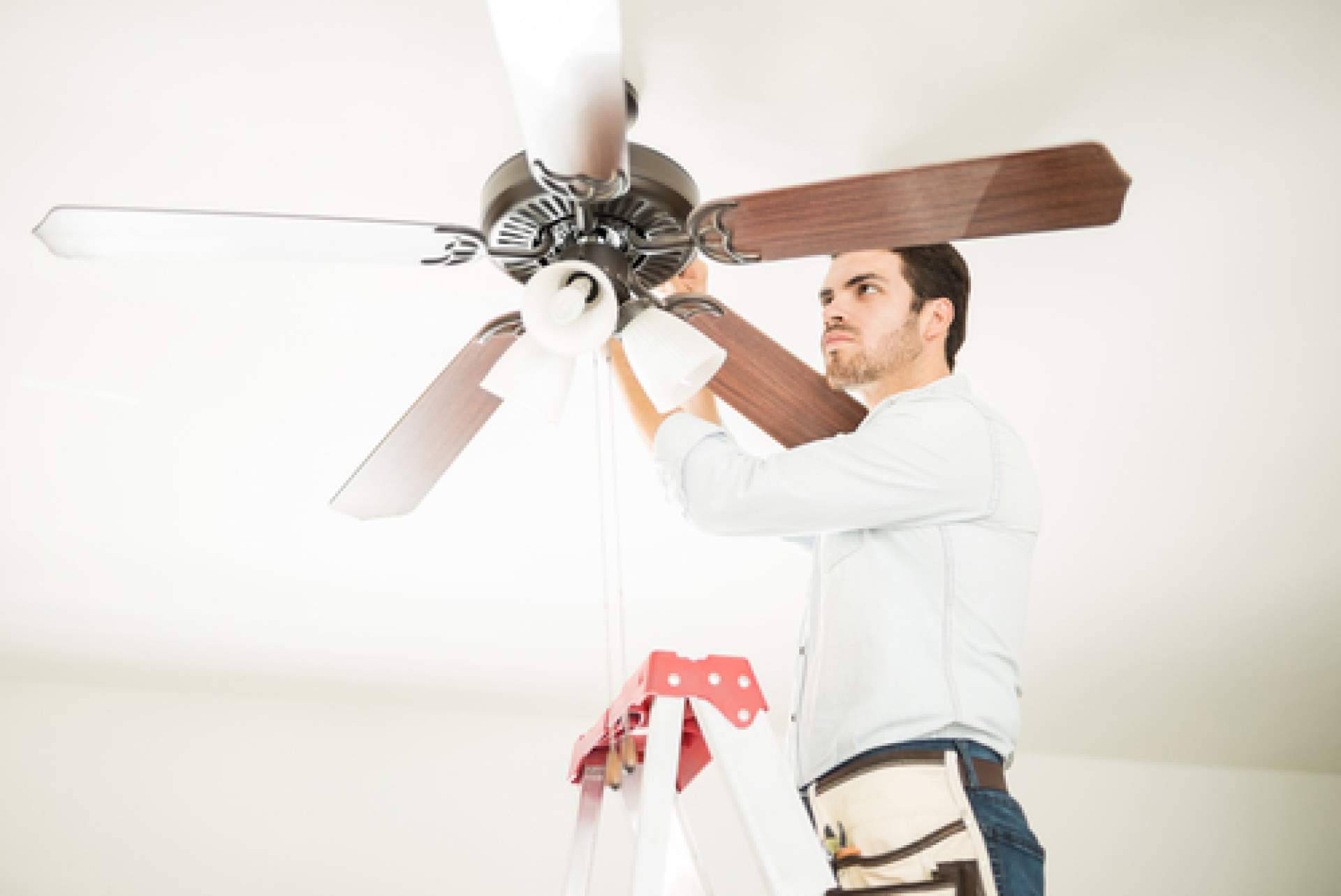 Ventiladores de techo, una solución económica para refrescar la casa ante el calor