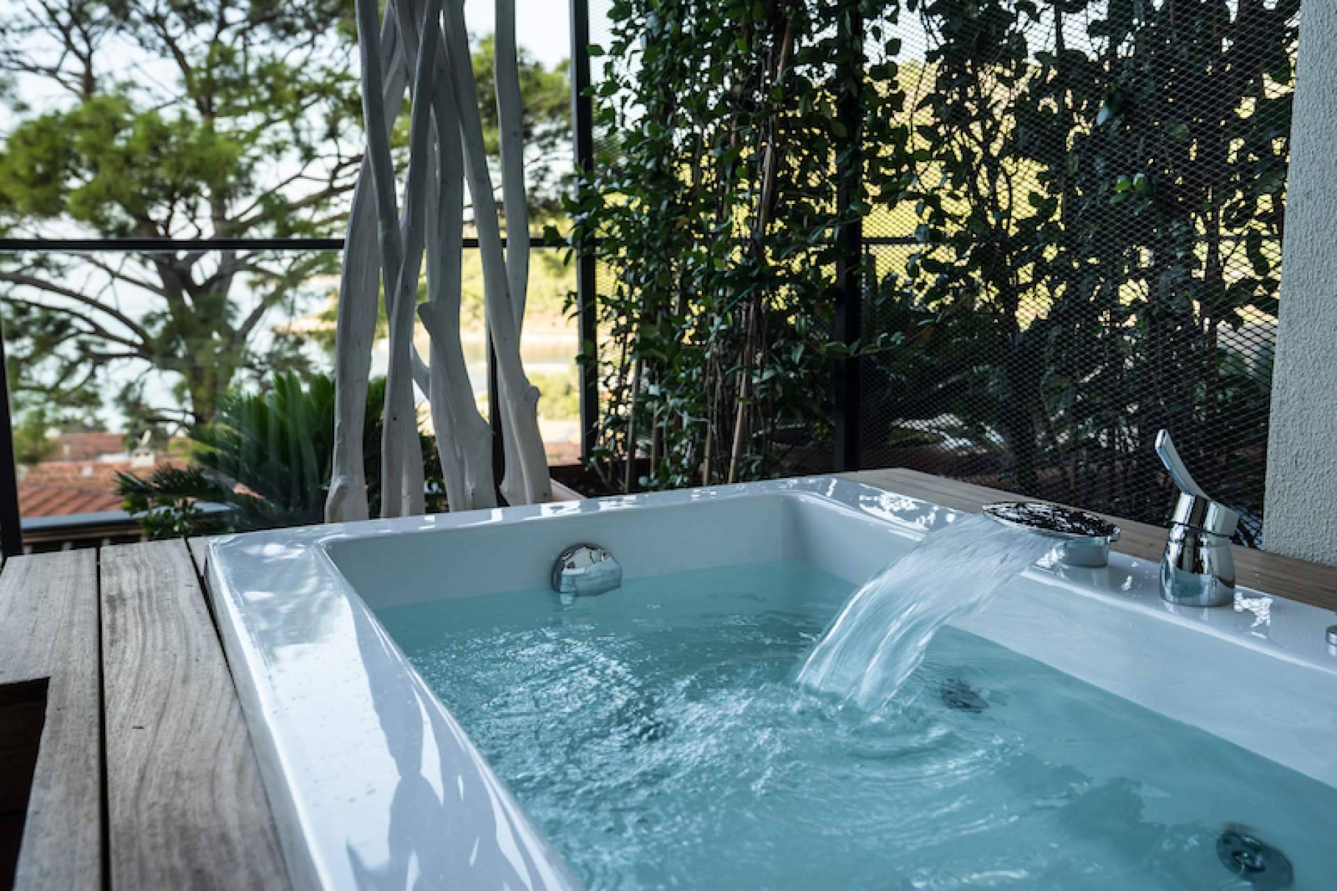 Con isholidays.com es posible disfrutar de unas vacaciones más confortables y placenteras en un apartamento con jacuzzi privado en Gran Canaria