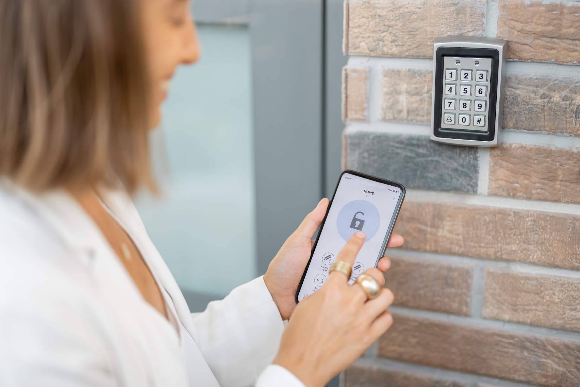 Abrir la puerta de manera automática con el móvil gracias a Raixer