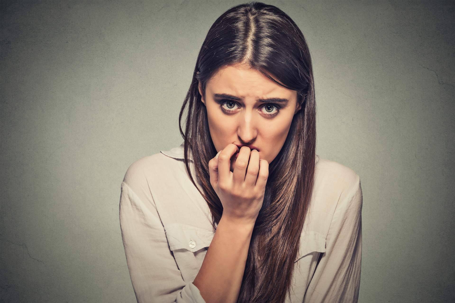 ¿Cuáles son los síntomas de la ansiedad social y cuál es su tratamiento más efectivo?