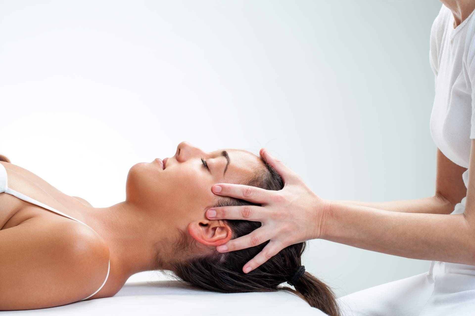 Dolores más comunes en las sesiones de osteopatía en Madrid, de la mano de Enrique Cheng