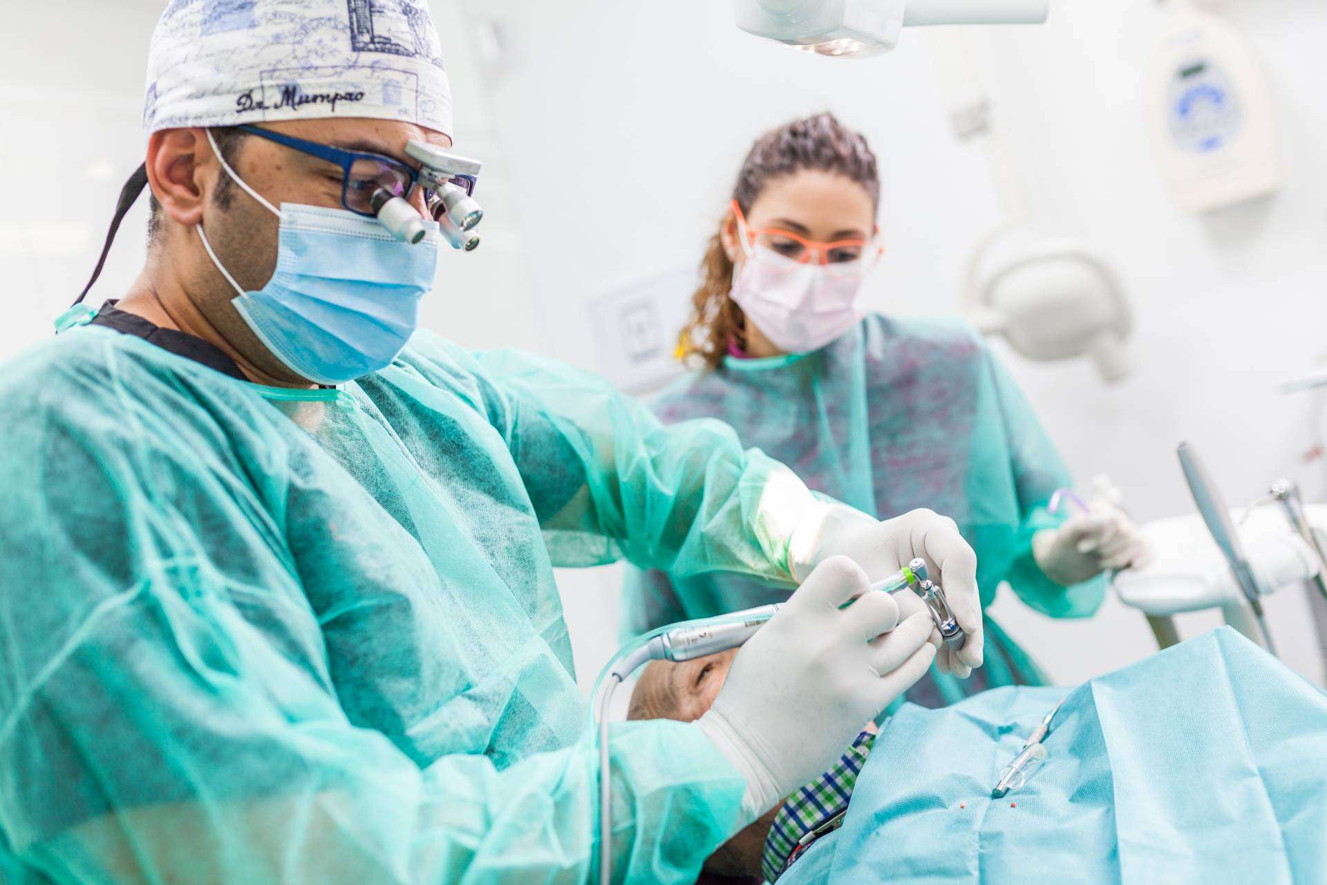 Dental Implantologie, una clínica odontológica que atiende urgencias dentales en Sevilla durante las 24 horas del día