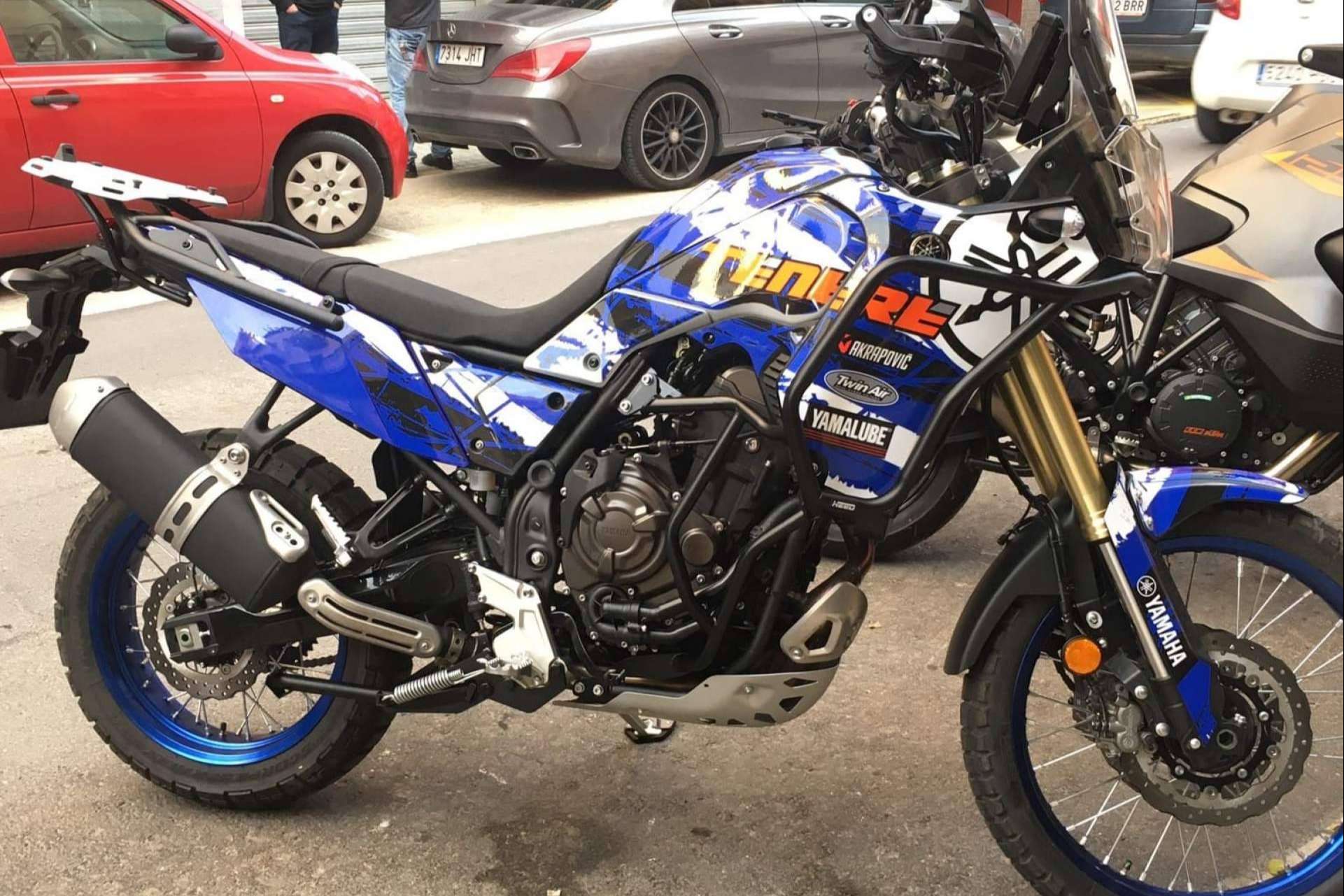 ¿Cuáles son las principales ventajas de las pegatinas para moto?, por ADHESIVOSEMABRRADOS