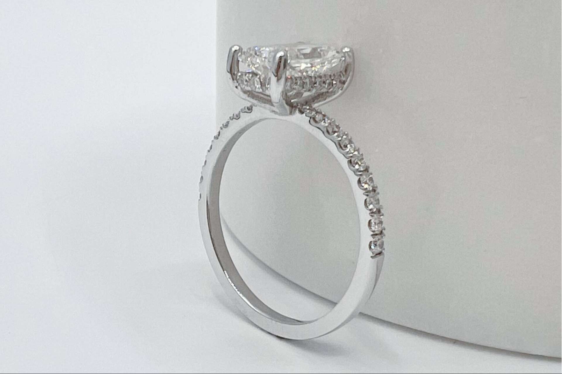 Diana, el anillo de compromiso con una esencia especial de Mimoke