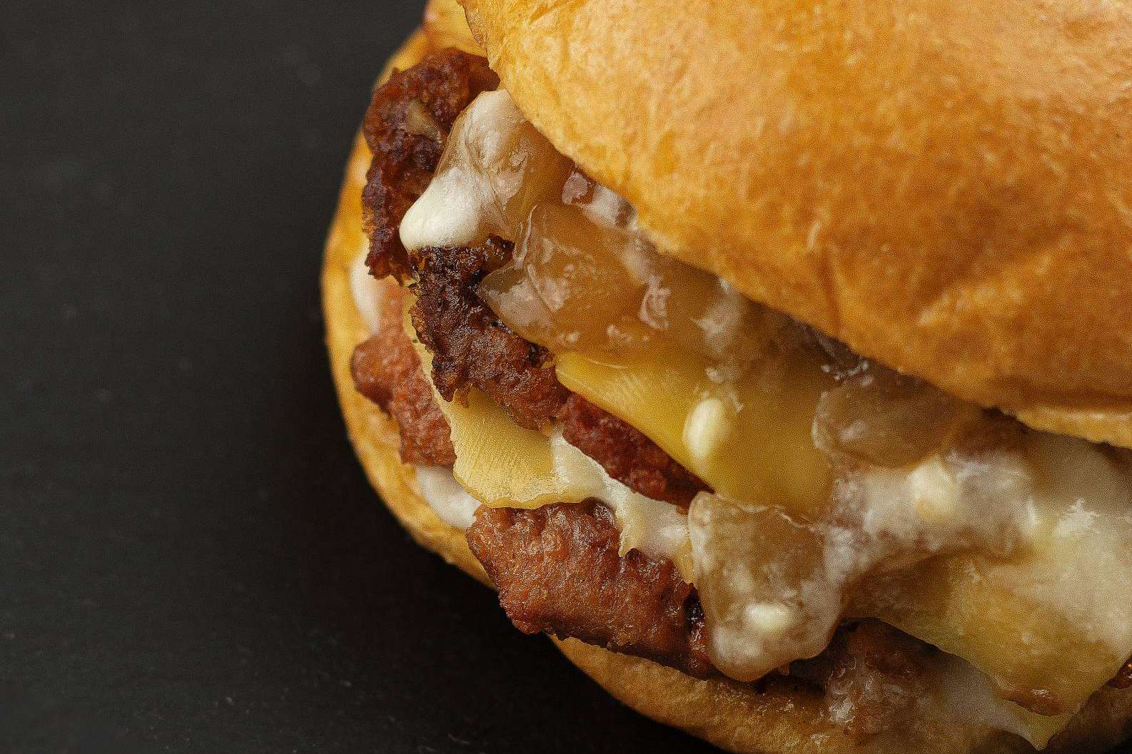 Llega Burger GrinGrin, la nueva hamburguesa estilo carne ideal para hacer en smash