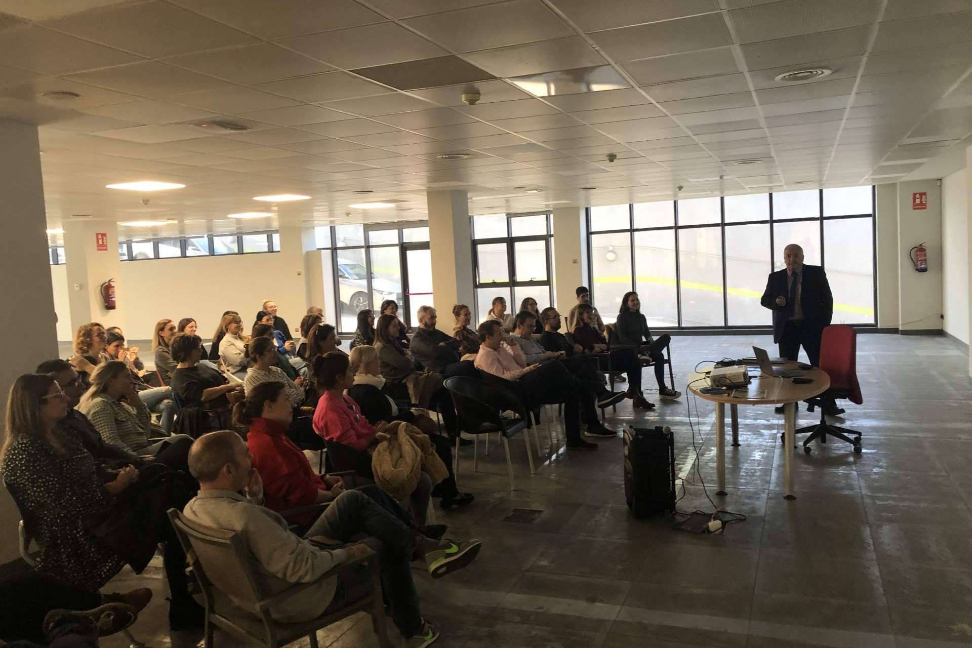 Optimizar los equipos de trabajo a través de las conferencias de liderazgo de Francisco Heras