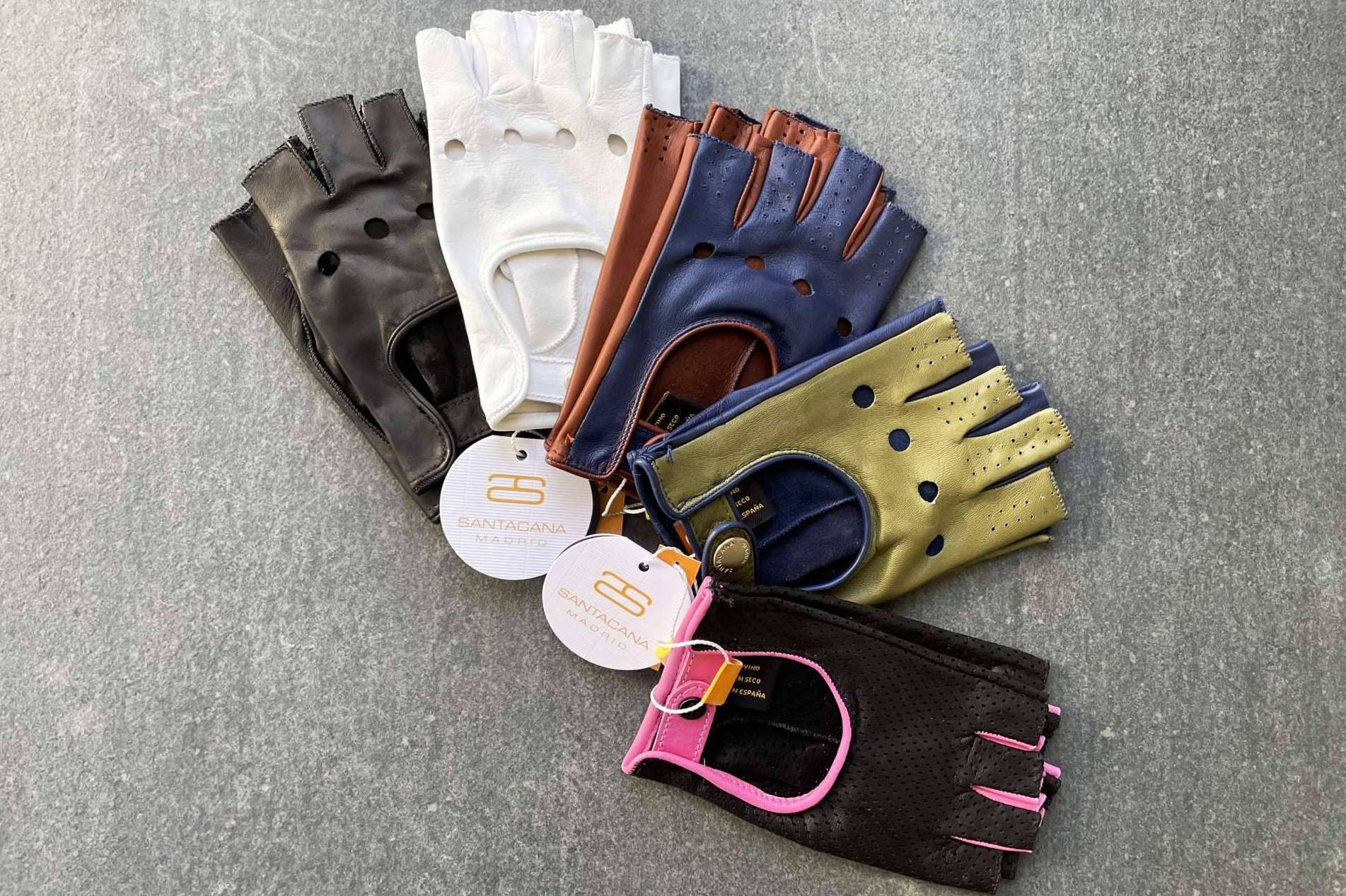 Santacana dispone de un amplio catálogo de guantes de conducir para el verano