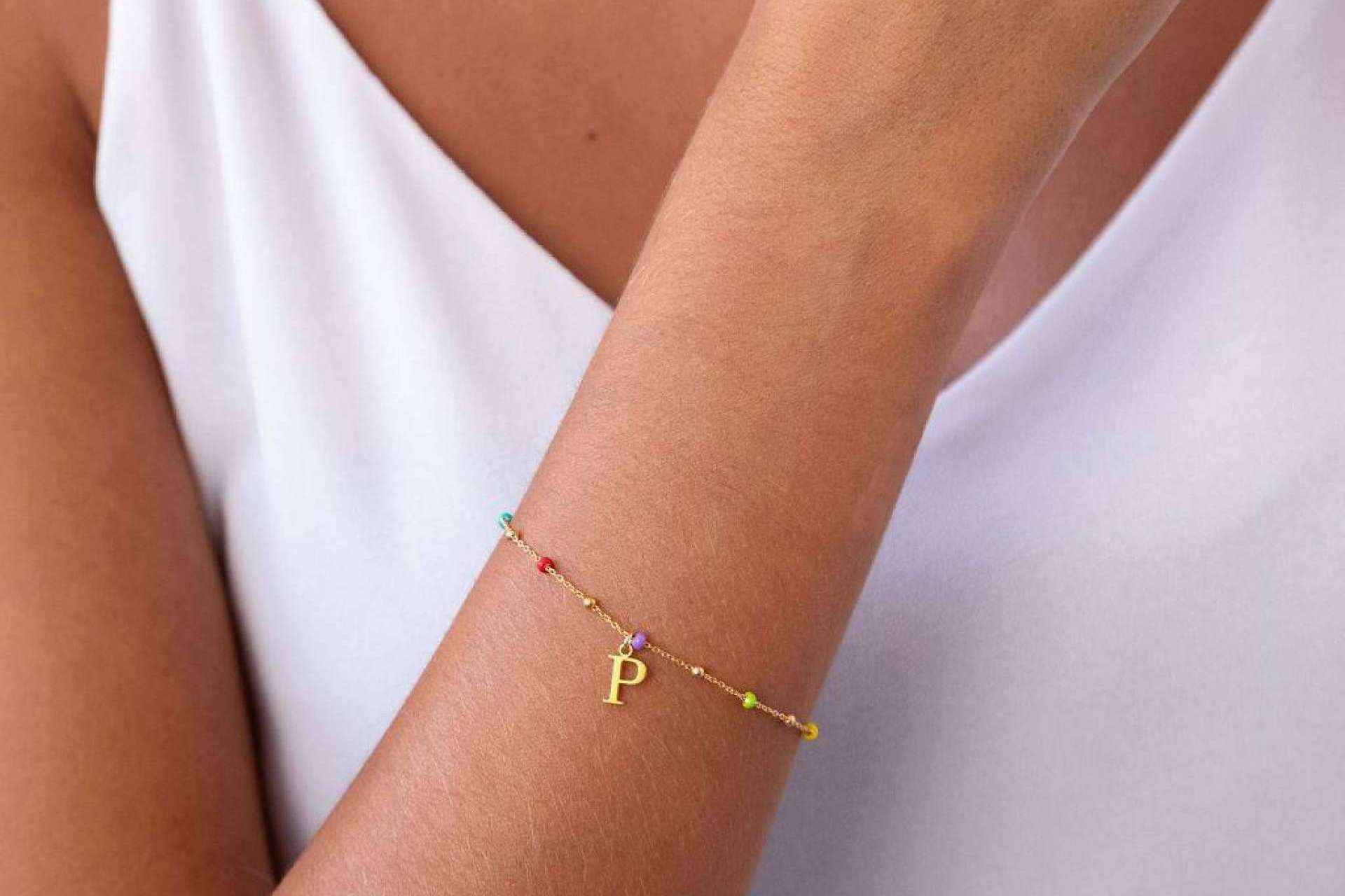 Pulseras con iniciales, un regalo significativo para alguien especial