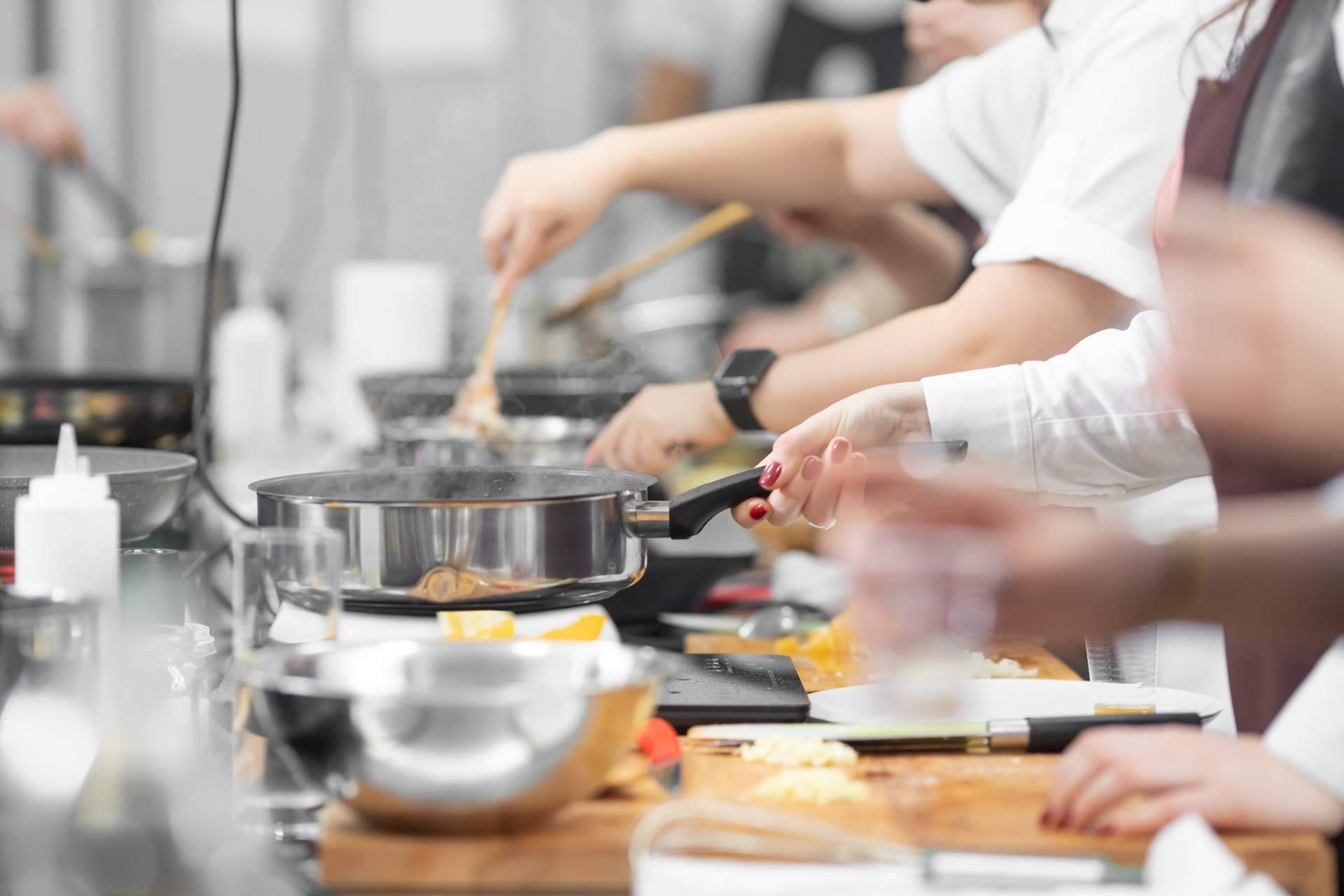 Talleres gastronómicos en el corazón de Barcelona, en el espacio Just Royal BCN