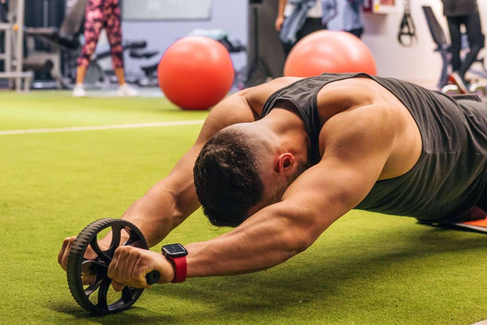El equipamiento deportivo indispensable para los entrenamientos, según la cadena de gimnasios VivaGym