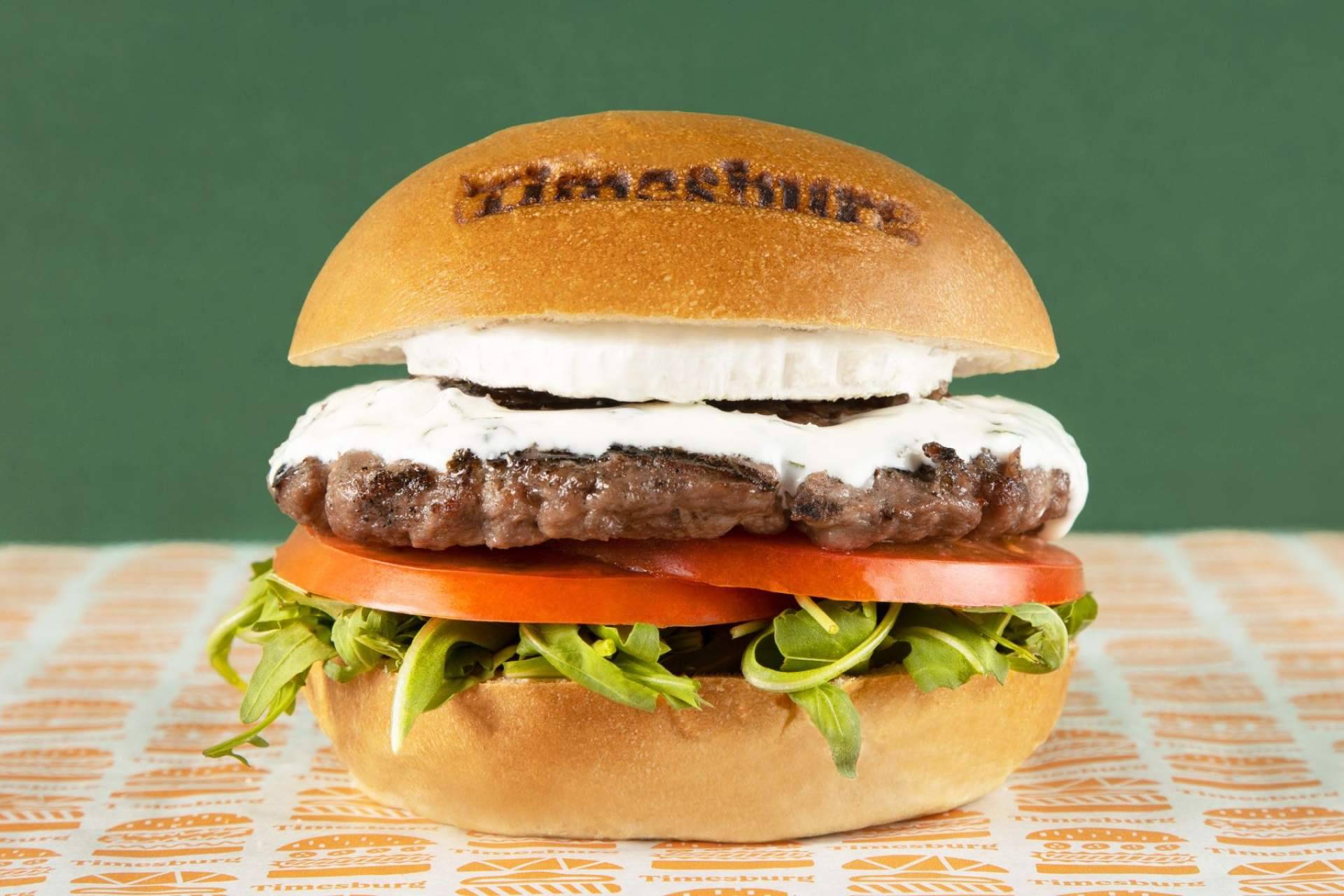 Timesburg presenta La Fresh Cabra, la hamburguesa del mes más veraniega y refrescante