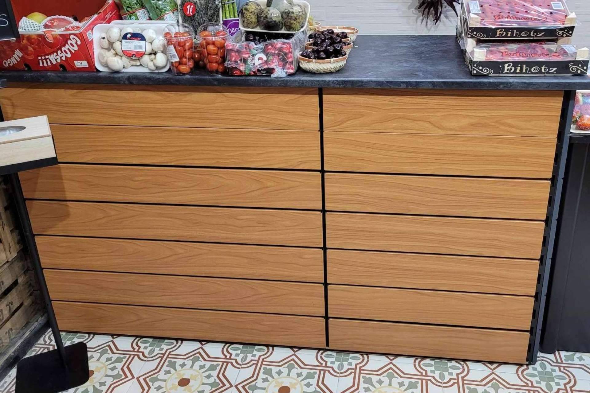 Fabricación de estanterías metálicas para tiendas, de la mano de Equipotutienda