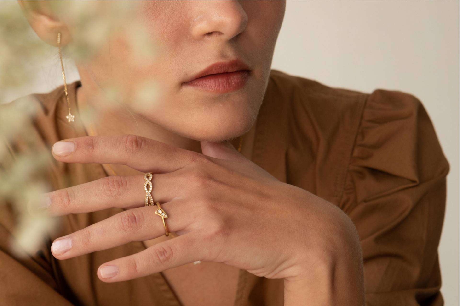 La alta joyería con diseños atemporales y diamantes creados de Mimoke, el complemento perfecto para llevar cada día