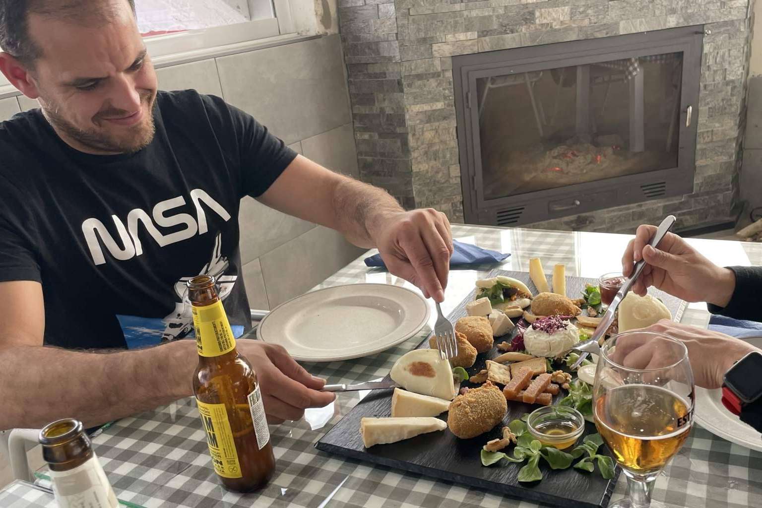 El lugar perfecto para deleitarse con la cocina mediterránea en el trayecto Granada-Málaga, Hotel Restaurante El Cruce