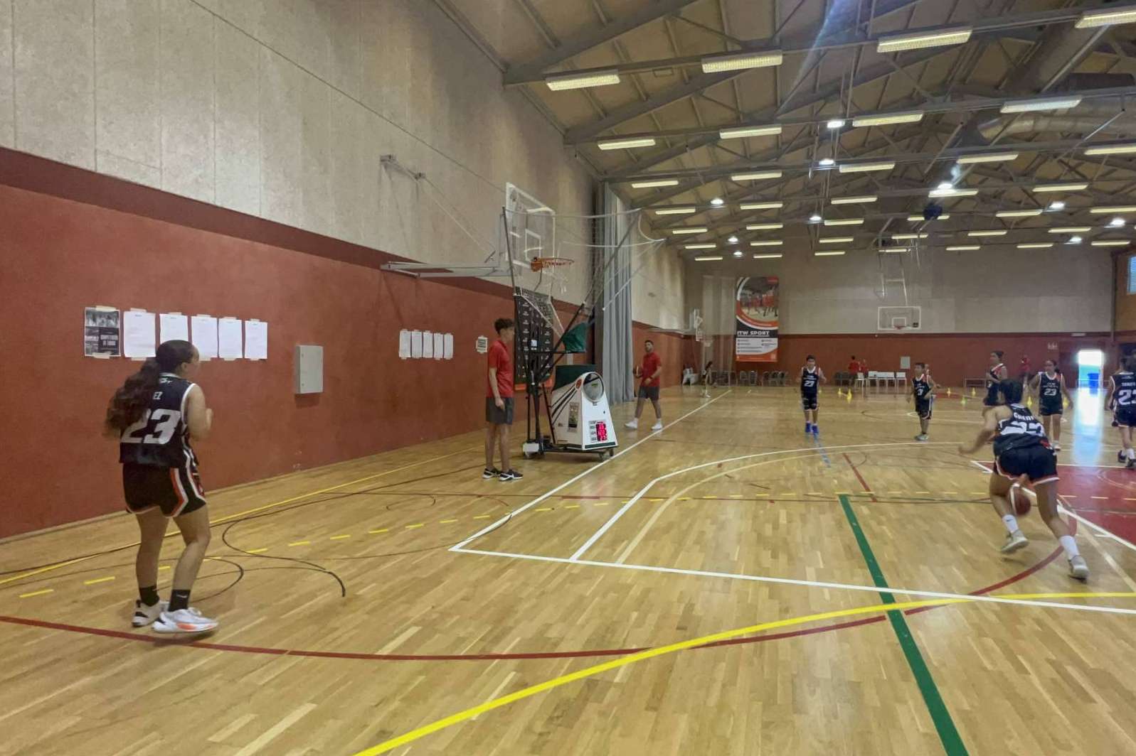 ITW Sport ofrece un programa de entrenamiento con máquinas de tiro de baloncesto