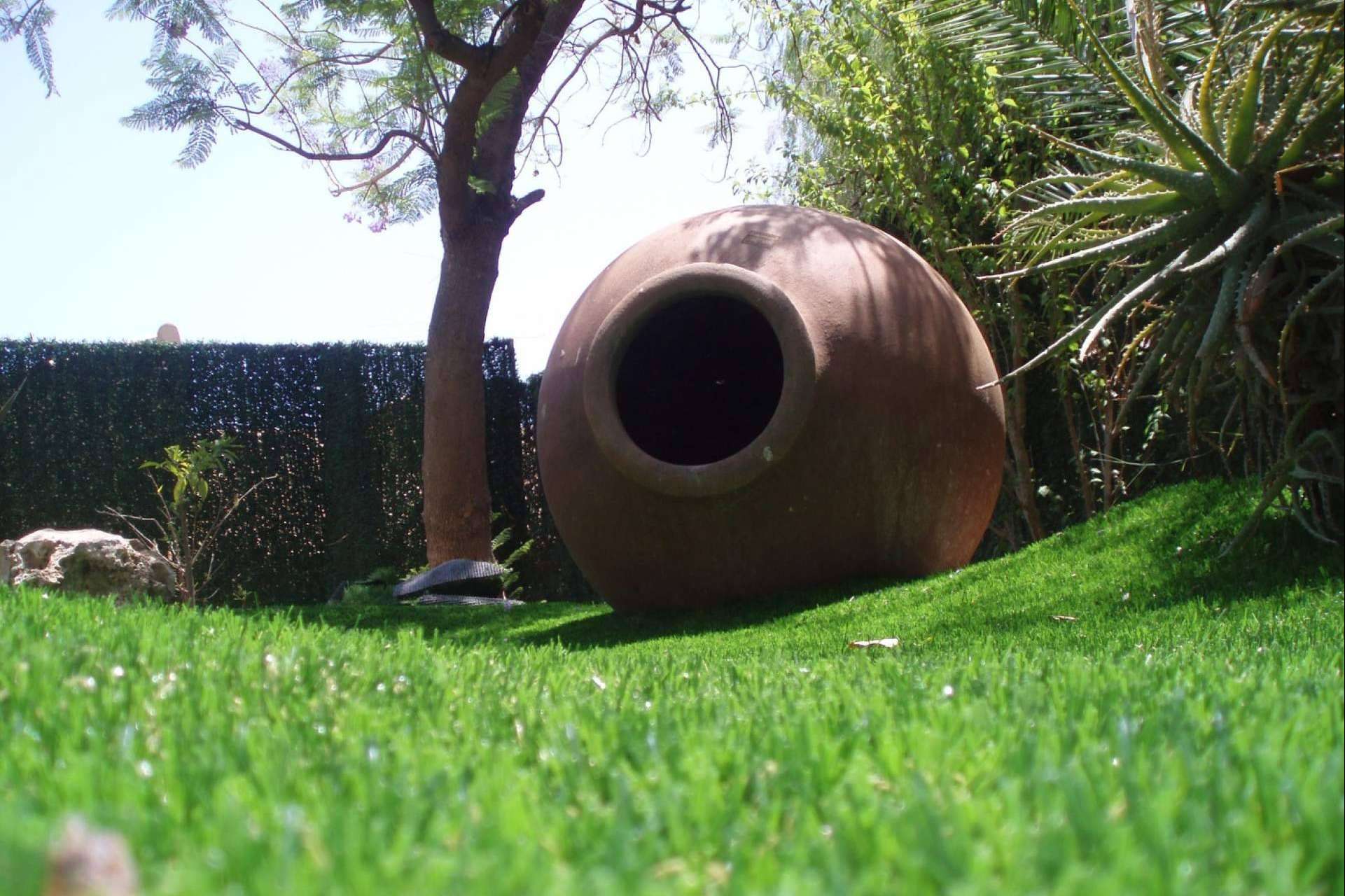 ¿Cómo decorar un espacio como el jardín con césped artificial? Albergrass