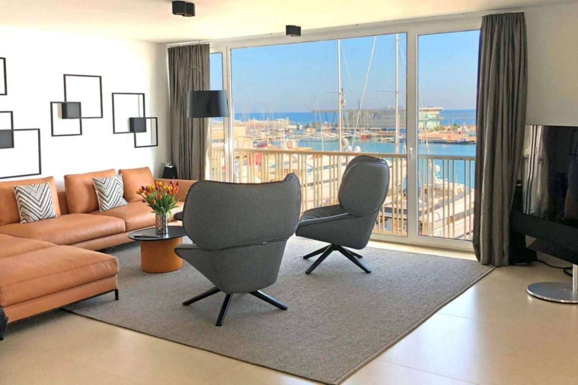 Home Target se ocupa de la venta de propiedades de obra nueva y segunda mano en la Costa Blanca