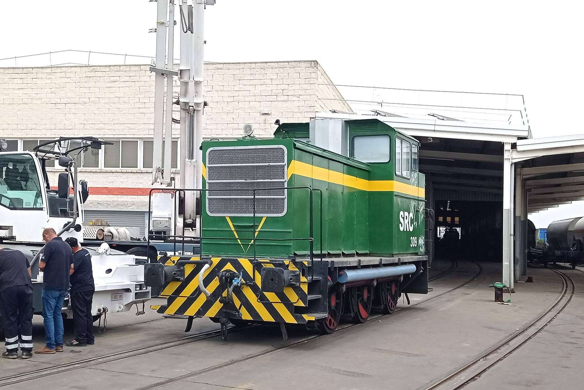 Puesta a punto de la histórica locomotora Ex RENFE 10463