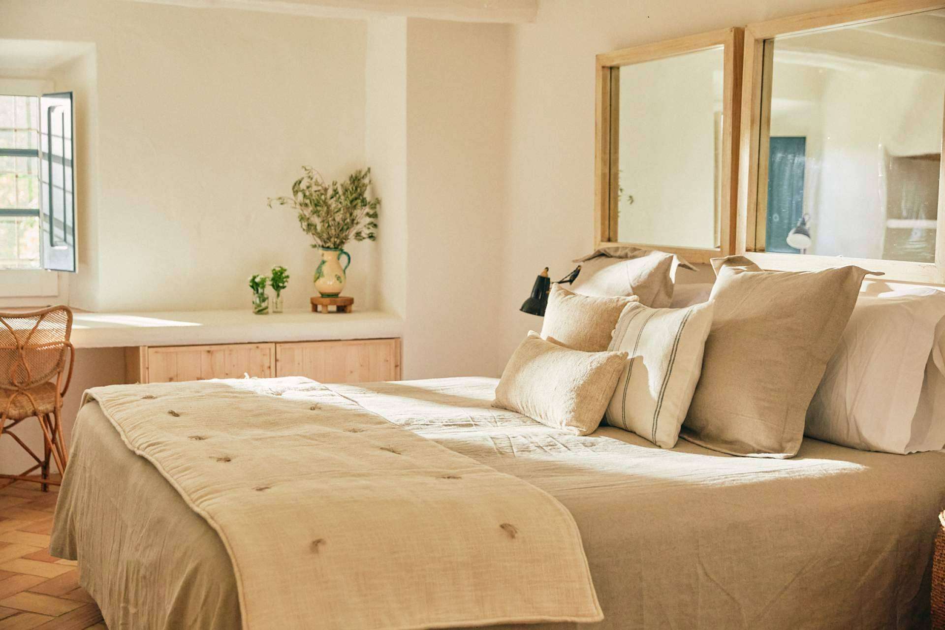 Textiles y accesorios para el hogar con la marca Calma House