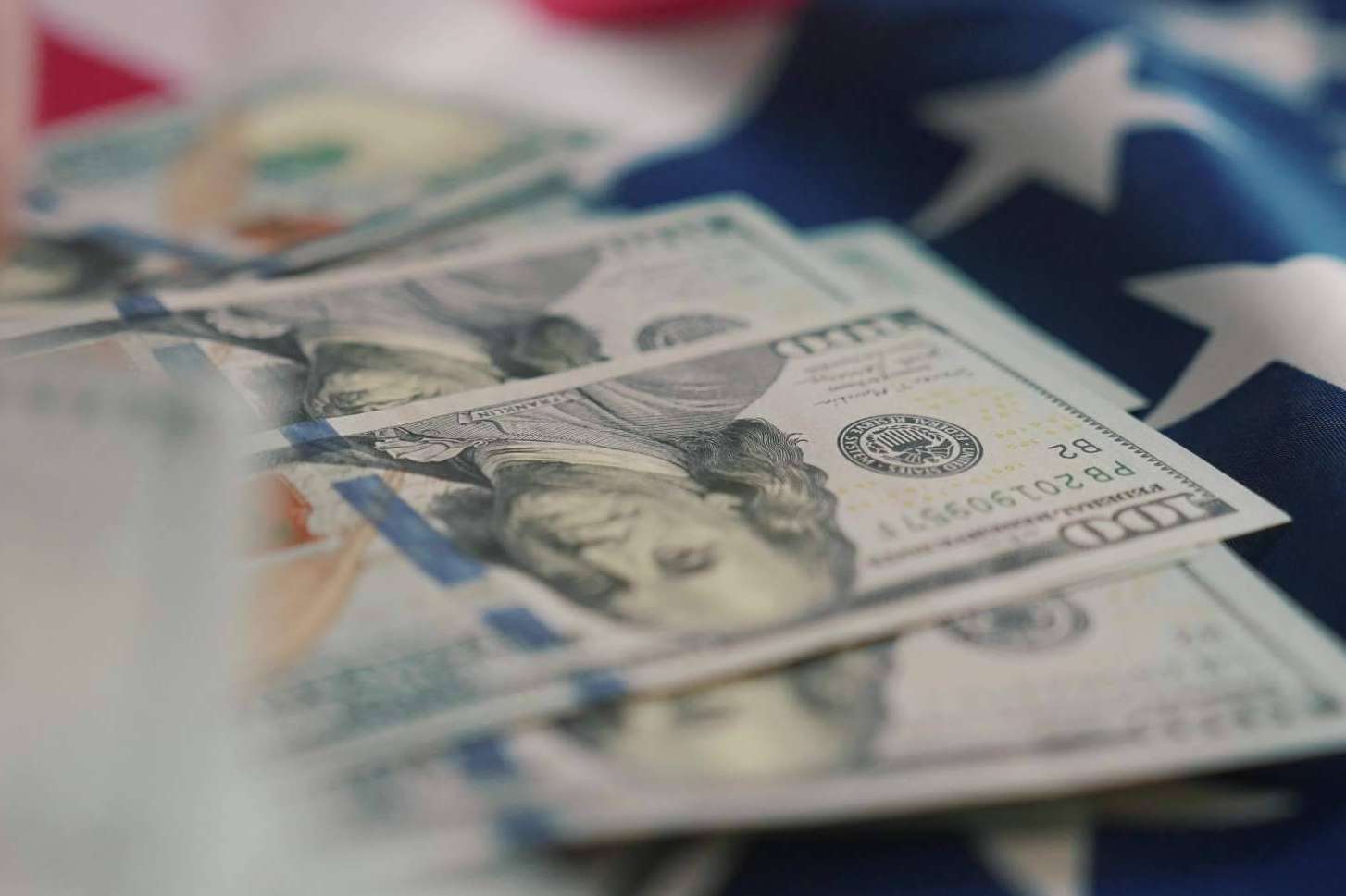 Vista Imark explica la seguridad que da dolarizar el patrimonio